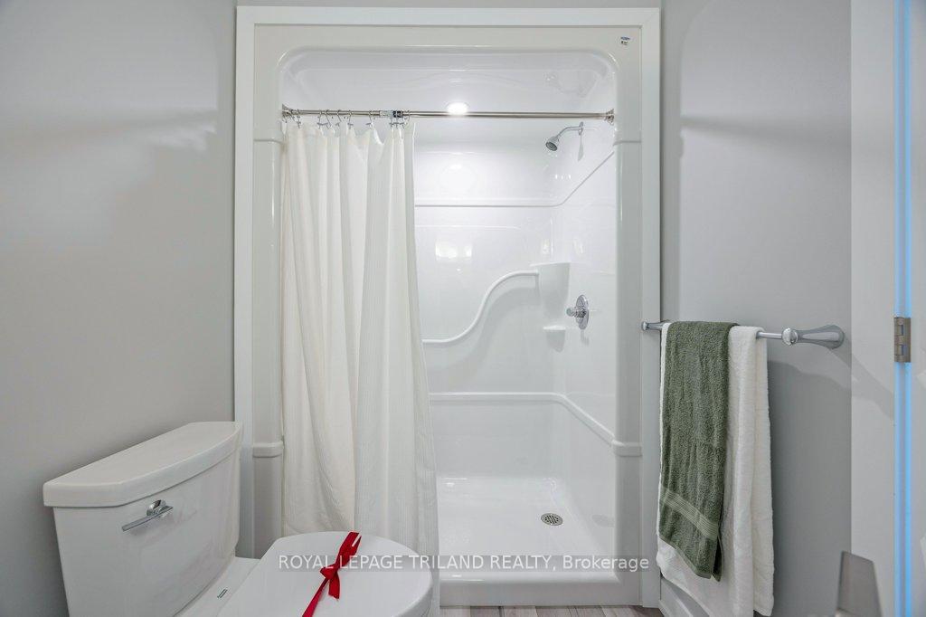 Photo 22 of 107 Empire Parkway, St. Thomas — HOMEH