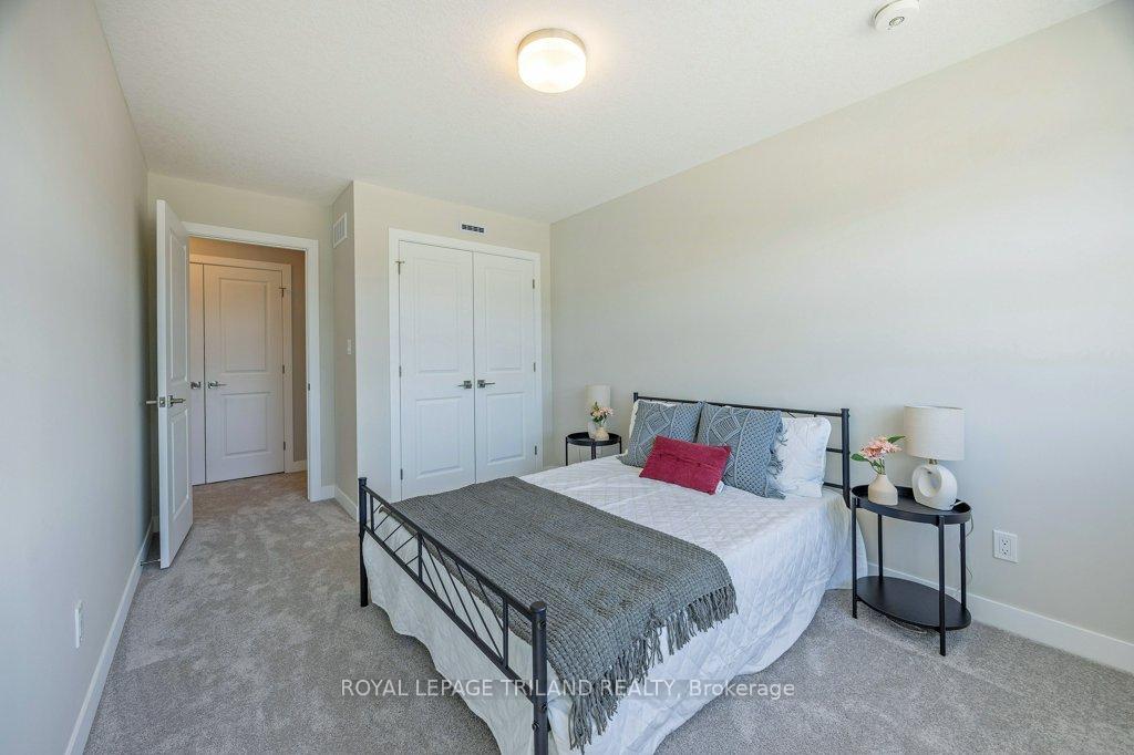 Photo 31 of 107 Empire Parkway, St. Thomas — HOMEH