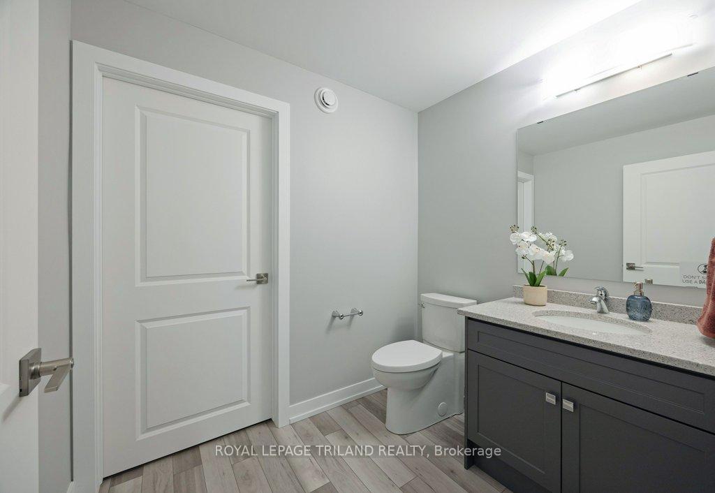 Photo 38 of 107 Empire Parkway, St. Thomas — HOMEH