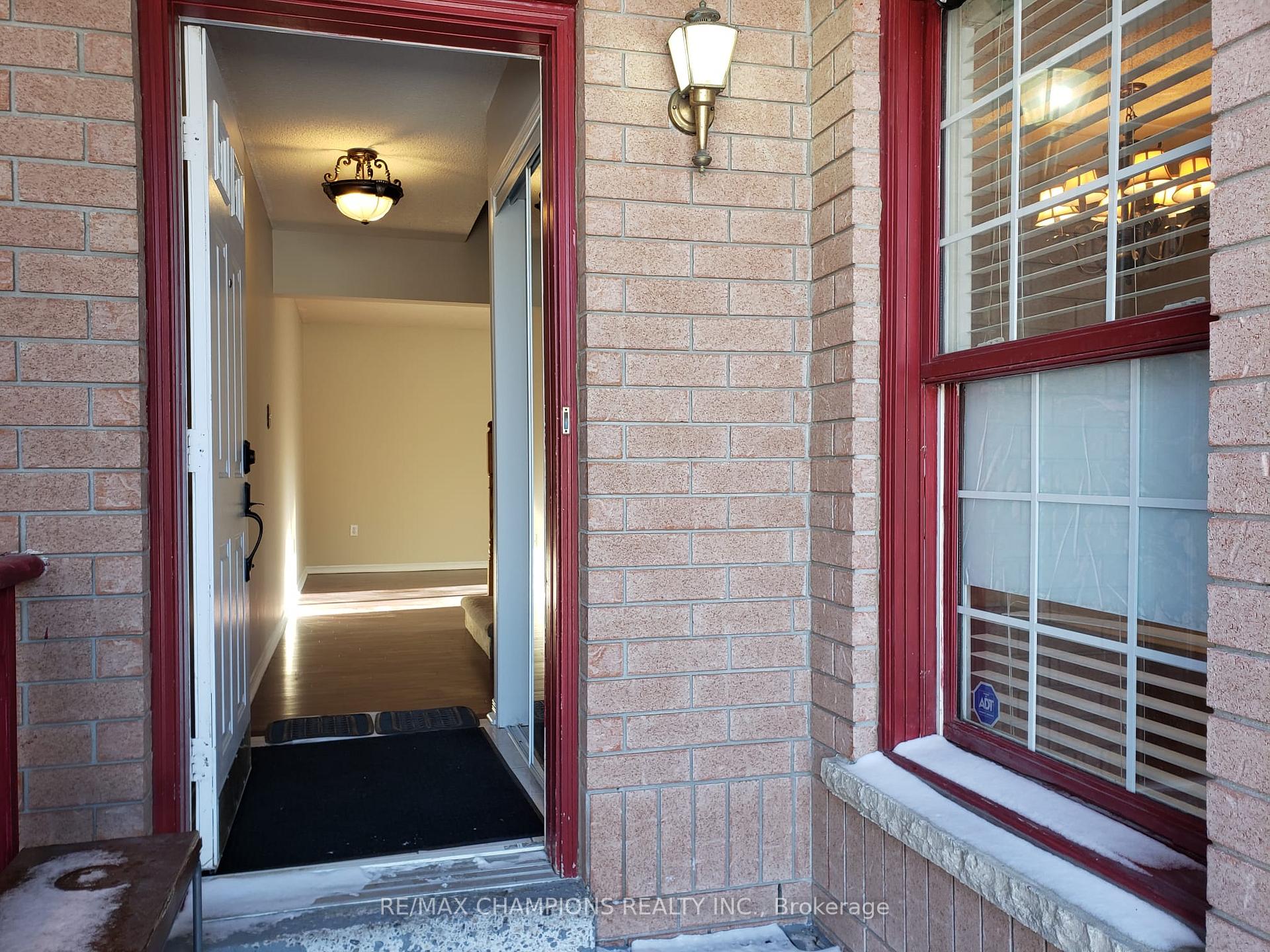 Photo 3 of 86 Shady Pine Circle, Brampton, Sandringham-Wellington — HOMEH