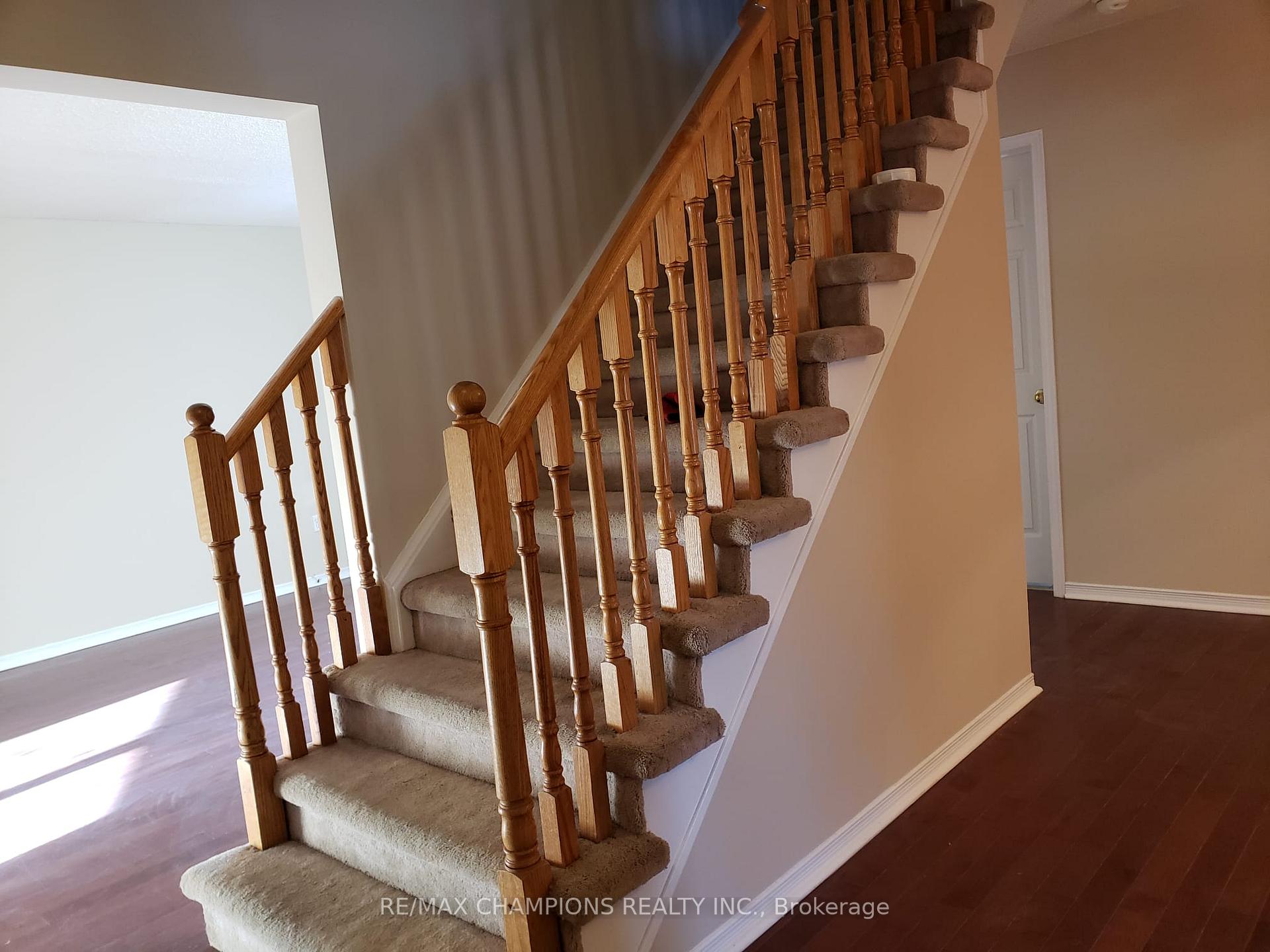 Photo 6 of 86 Shady Pine Circle, Brampton, Sandringham-Wellington — HOMEH