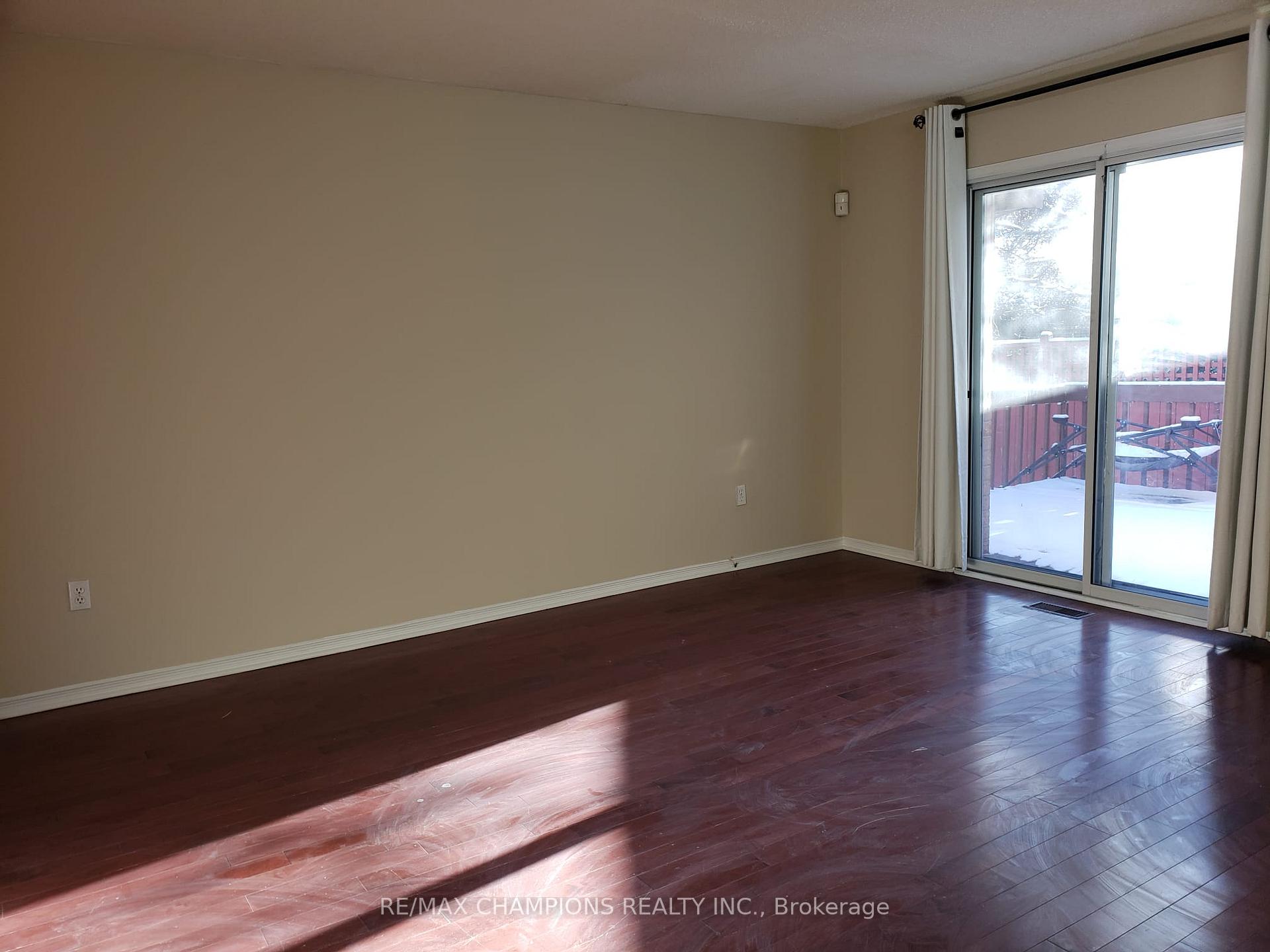 Photo 7 of 86 Shady Pine Circle, Brampton, Sandringham-Wellington — HOMEH