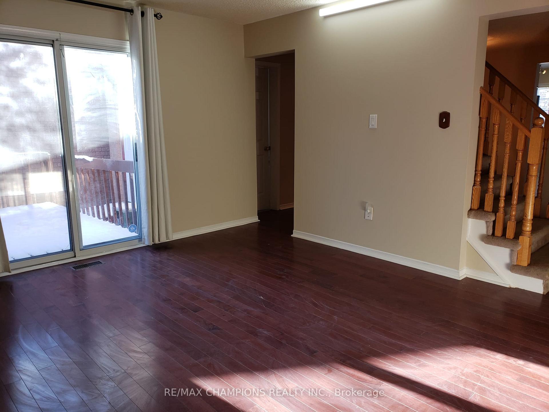 Photo 8 of 86 Shady Pine Circle, Brampton, Sandringham-Wellington — HOMEH