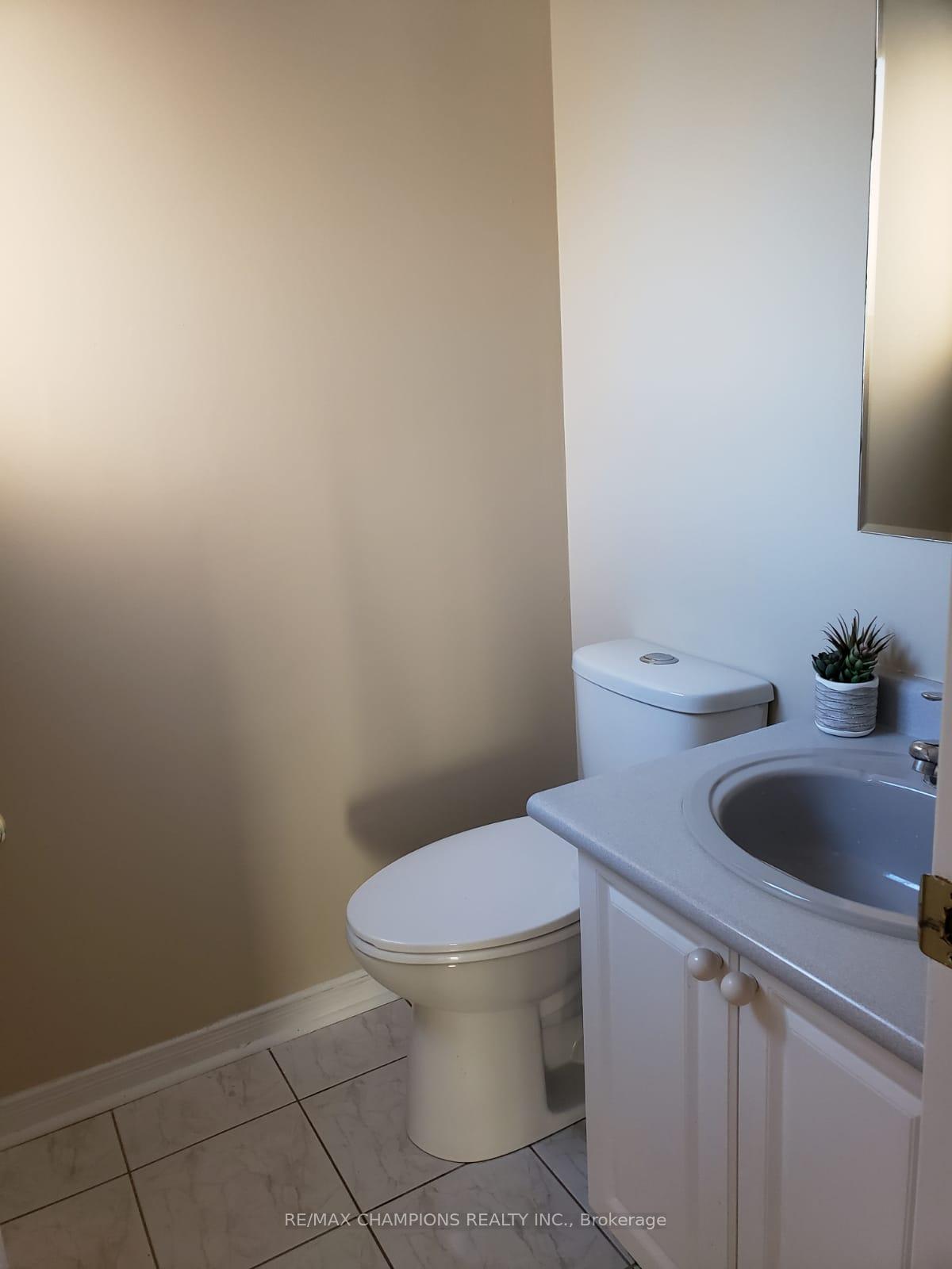 Photo 11 of 86 Shady Pine Circle, Brampton, Sandringham-Wellington — HOMEH