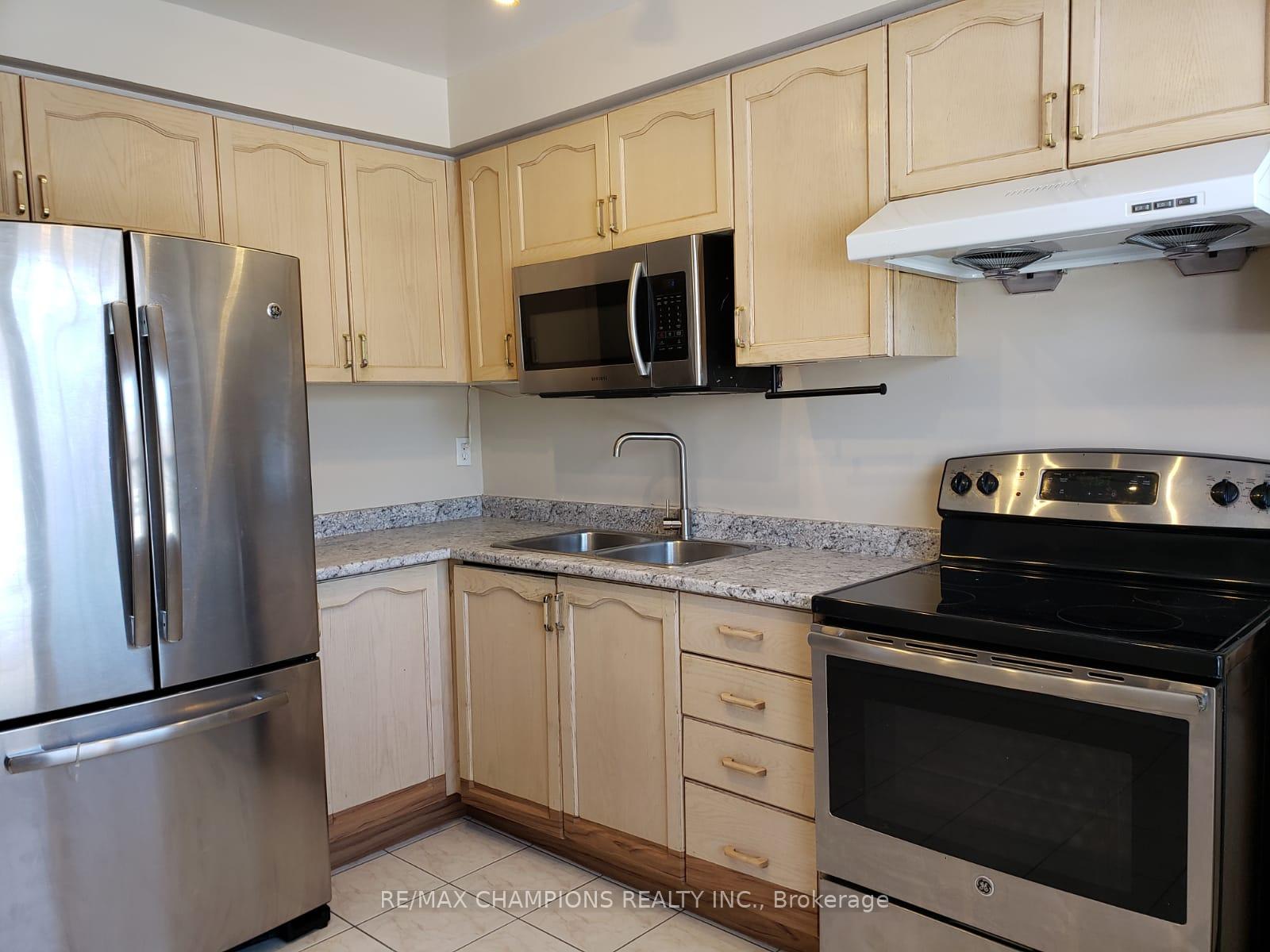 Photo 14 of 86 Shady Pine Circle, Brampton, Sandringham-Wellington — HOMEH