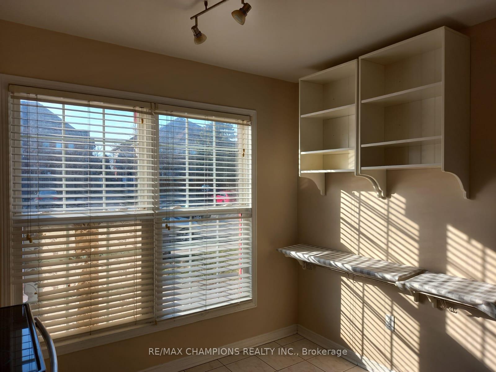 Photo 16 of 86 Shady Pine Circle, Brampton, Sandringham-Wellington — HOMEH