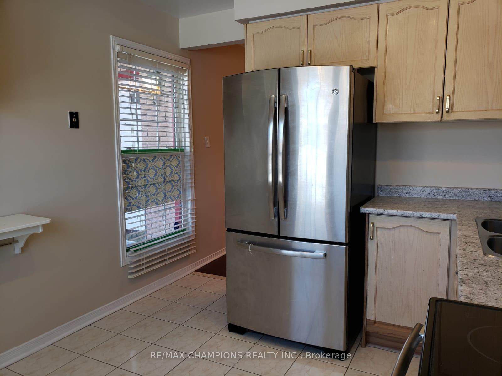 Photo 17 of 86 Shady Pine Circle, Brampton, Sandringham-Wellington — HOMEH