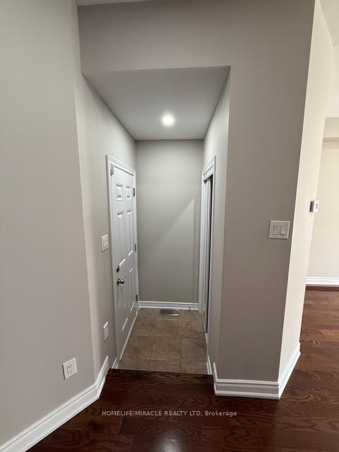 Photo 9 of 48 Pendulum Circle, Brampton, Sandringham-Wellington — HOMEH