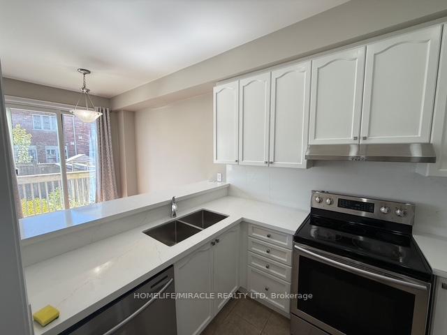 Photo 13 of 48 Pendulum Circle, Brampton, Sandringham-Wellington — HOMEH