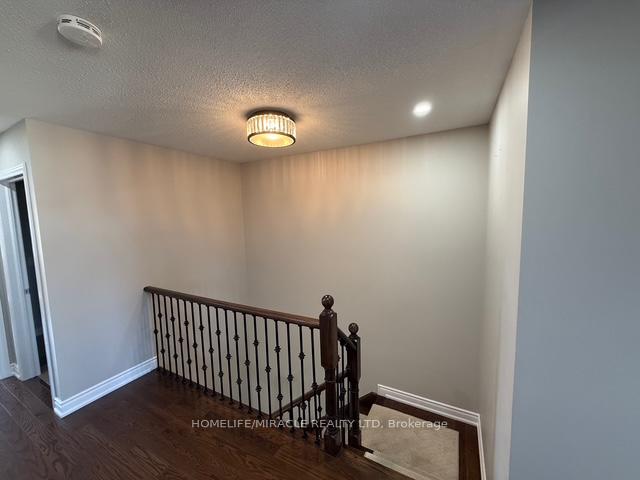 Photo 21 of 48 Pendulum Circle, Brampton, Sandringham-Wellington — HOMEH