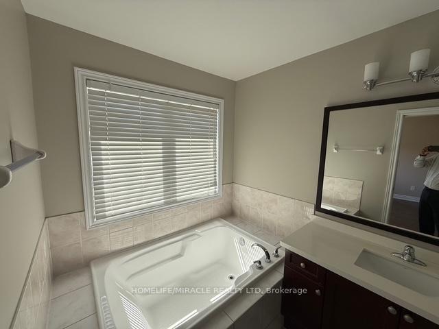 Photo 26 of 48 Pendulum Circle, Brampton, Sandringham-Wellington — HOMEH