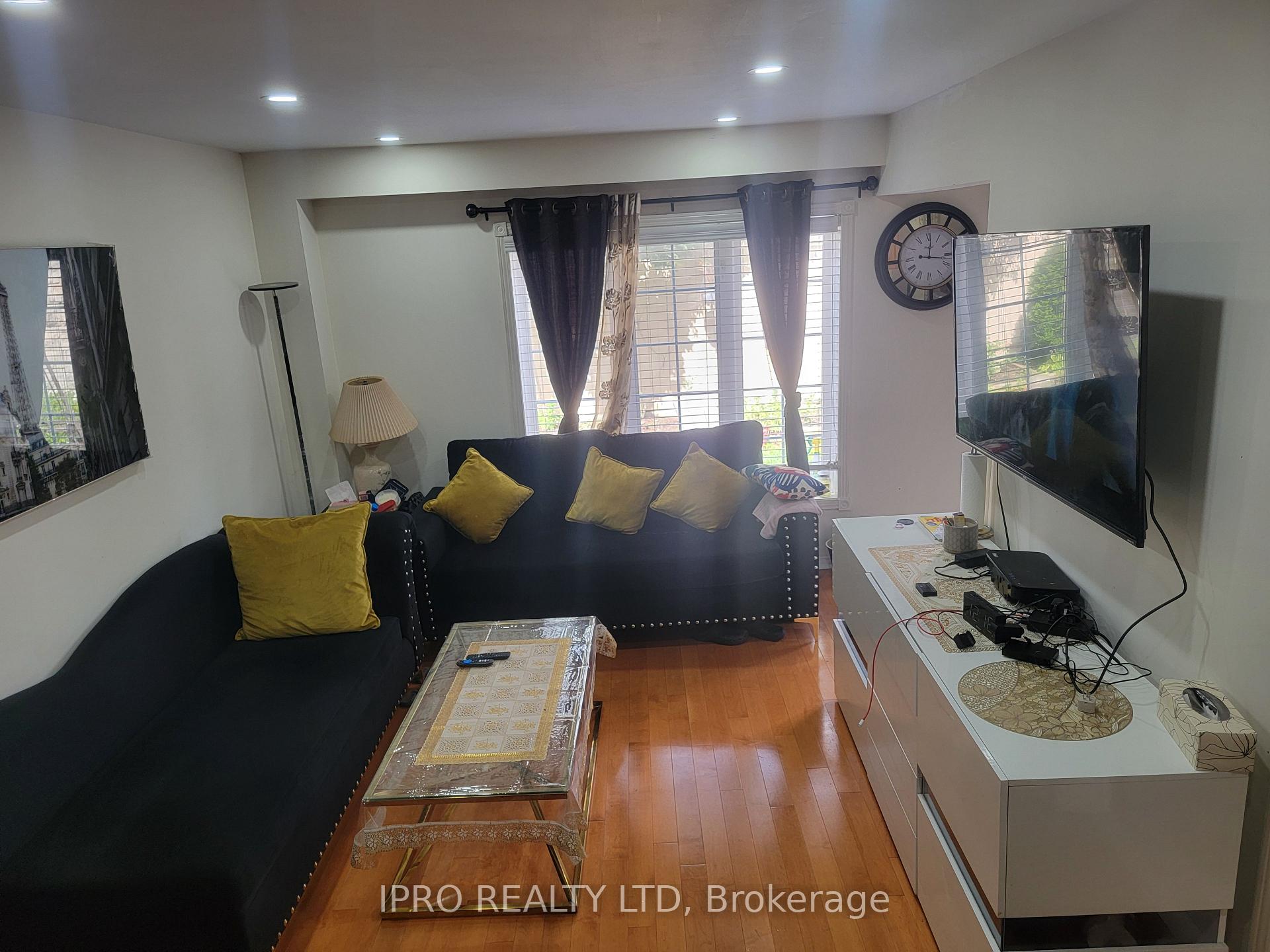 Photo 4 of 54 Heartleaf Crescent, Brampton, Fletcher's Meadow — HOMEH