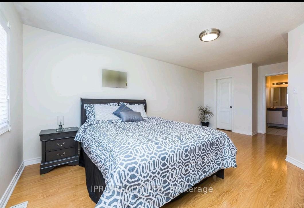 Photo 13 of 54 Heartleaf Crescent, Brampton, Fletcher's Meadow — HOMEH