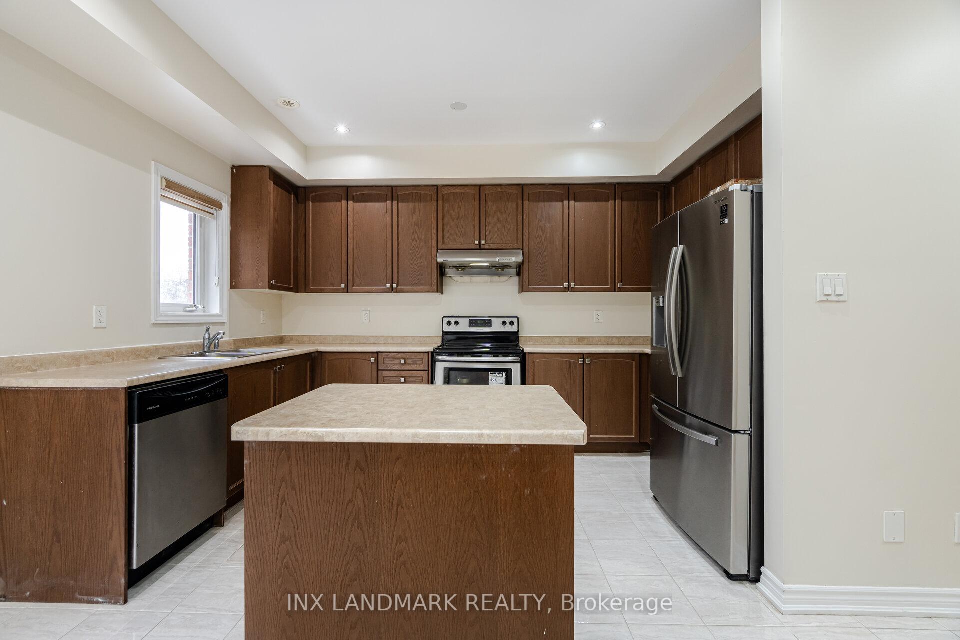 Photo 9 of 23 Abercove Close, Brampton, Credit Valley — HOMEH