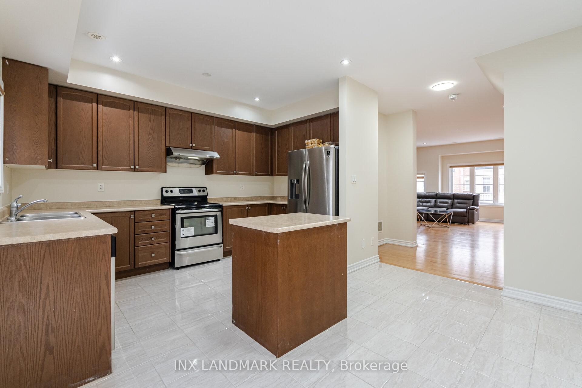 Photo 10 of 23 Abercove Close, Brampton, Credit Valley — HOMEH