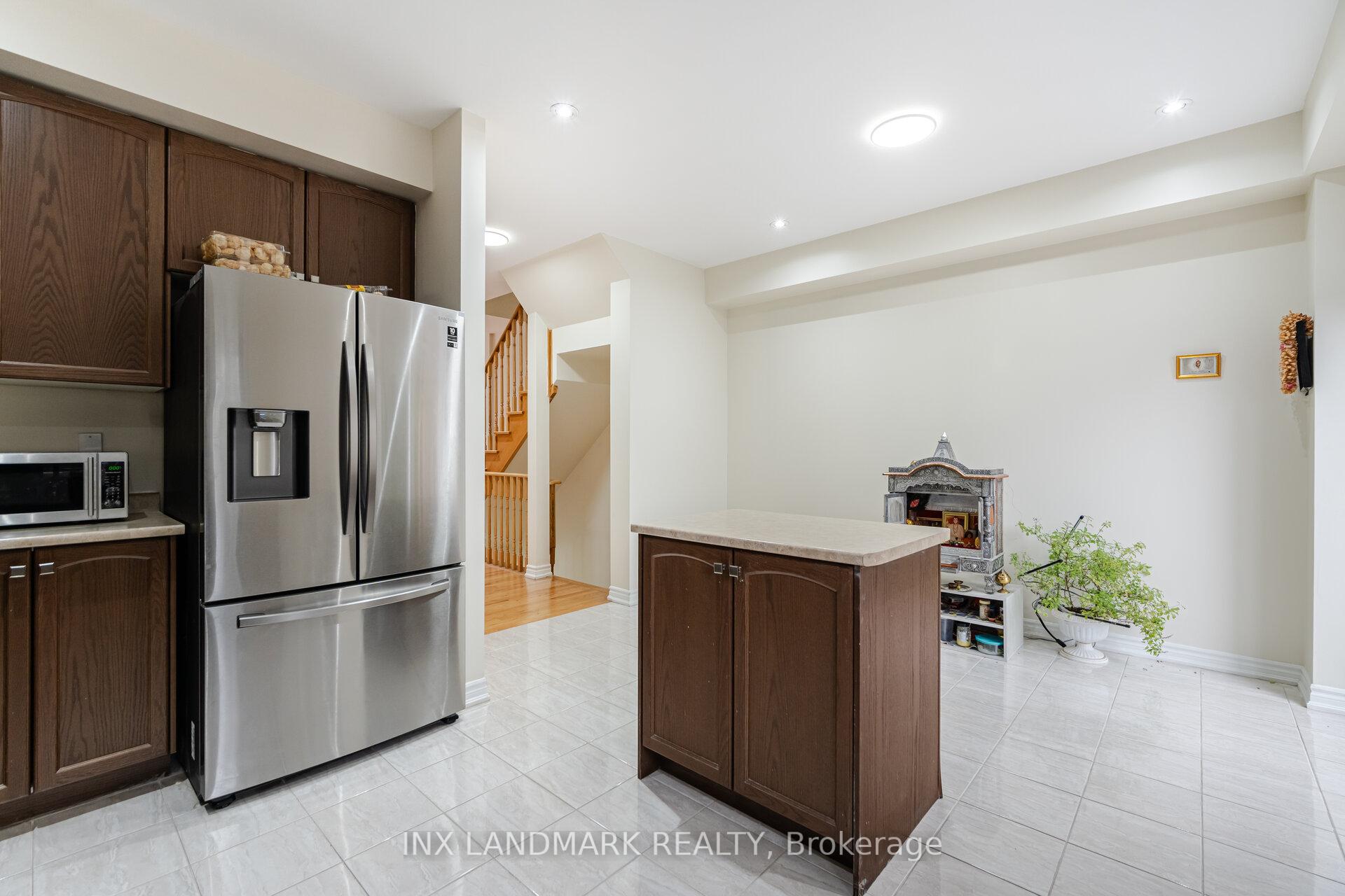 Photo 12 of 23 Abercove Close, Brampton, Credit Valley — HOMEH