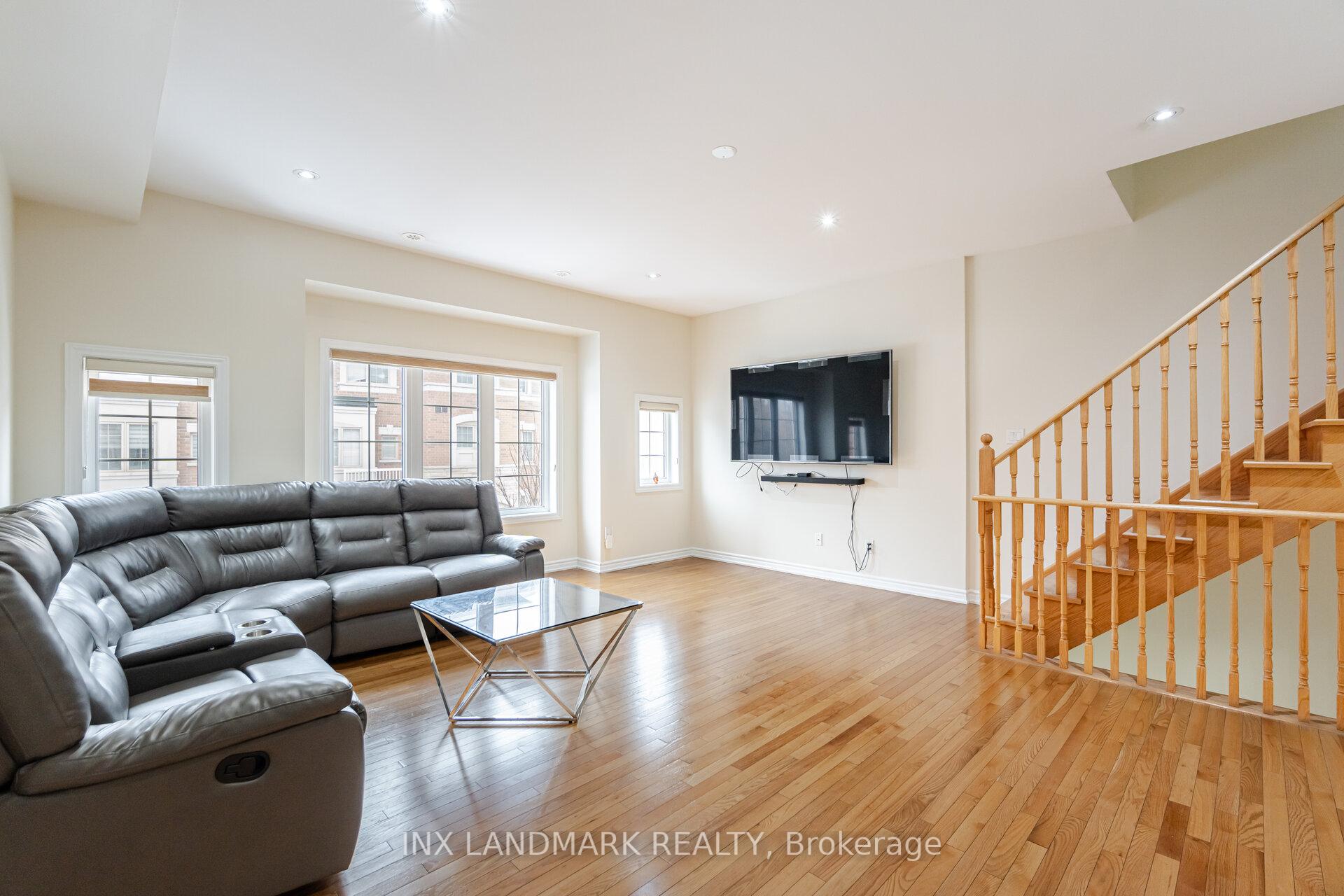 Photo 17 of 23 Abercove Close, Brampton, Credit Valley — HOMEH