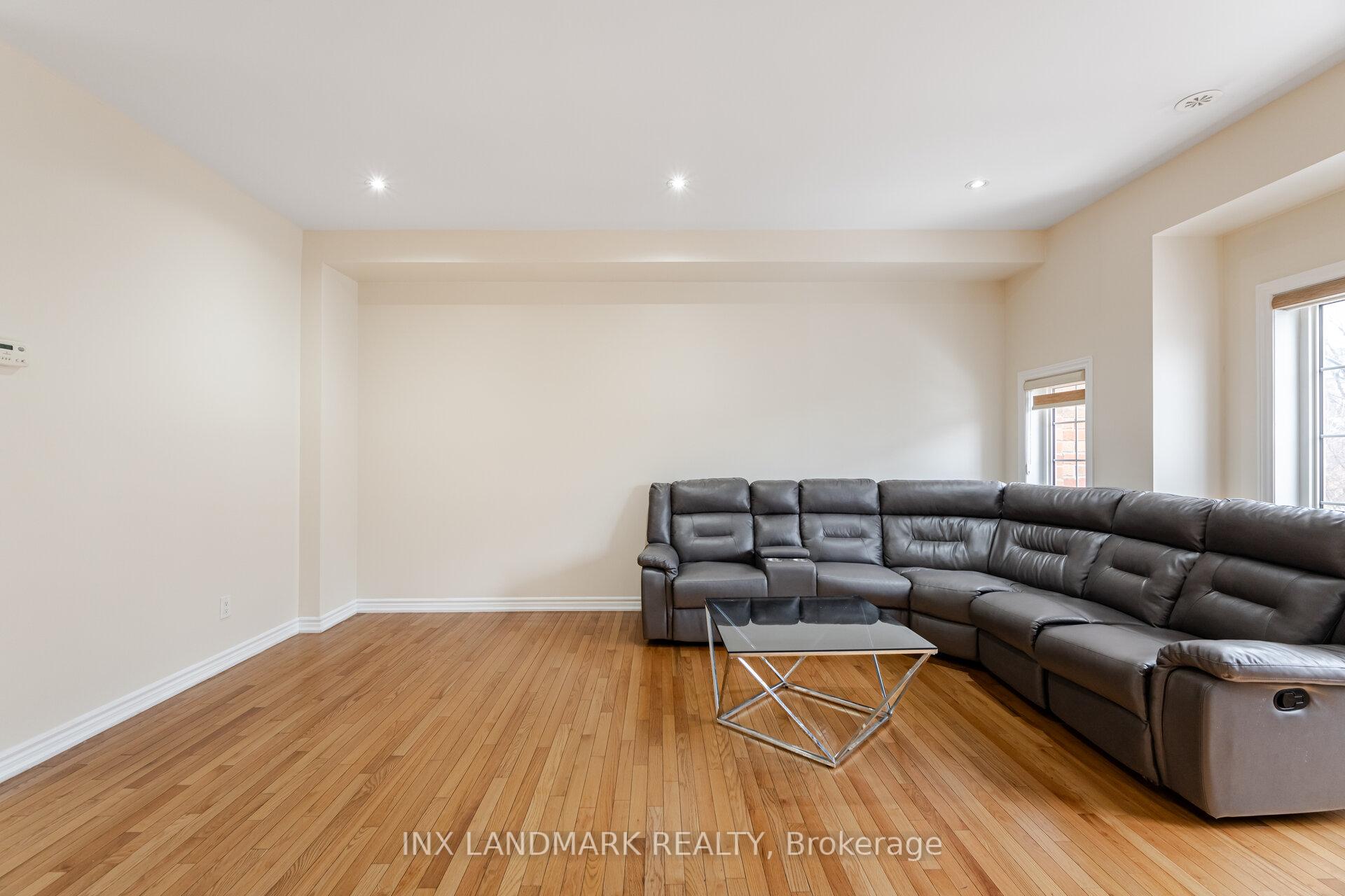 Photo 18 of 23 Abercove Close, Brampton, Credit Valley — HOMEH