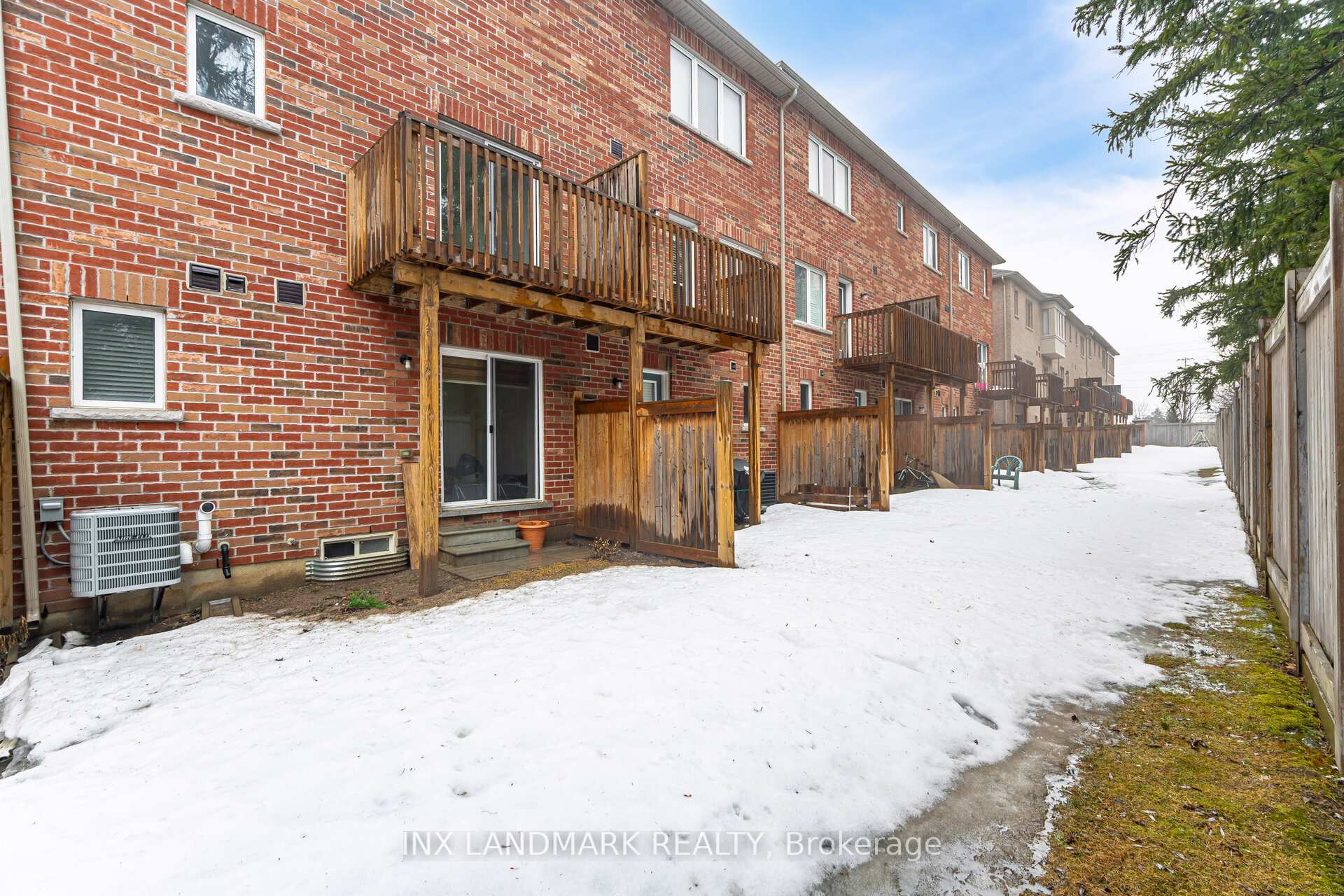 Photo 38 of 23 Abercove Close, Brampton, Credit Valley — HOMEH