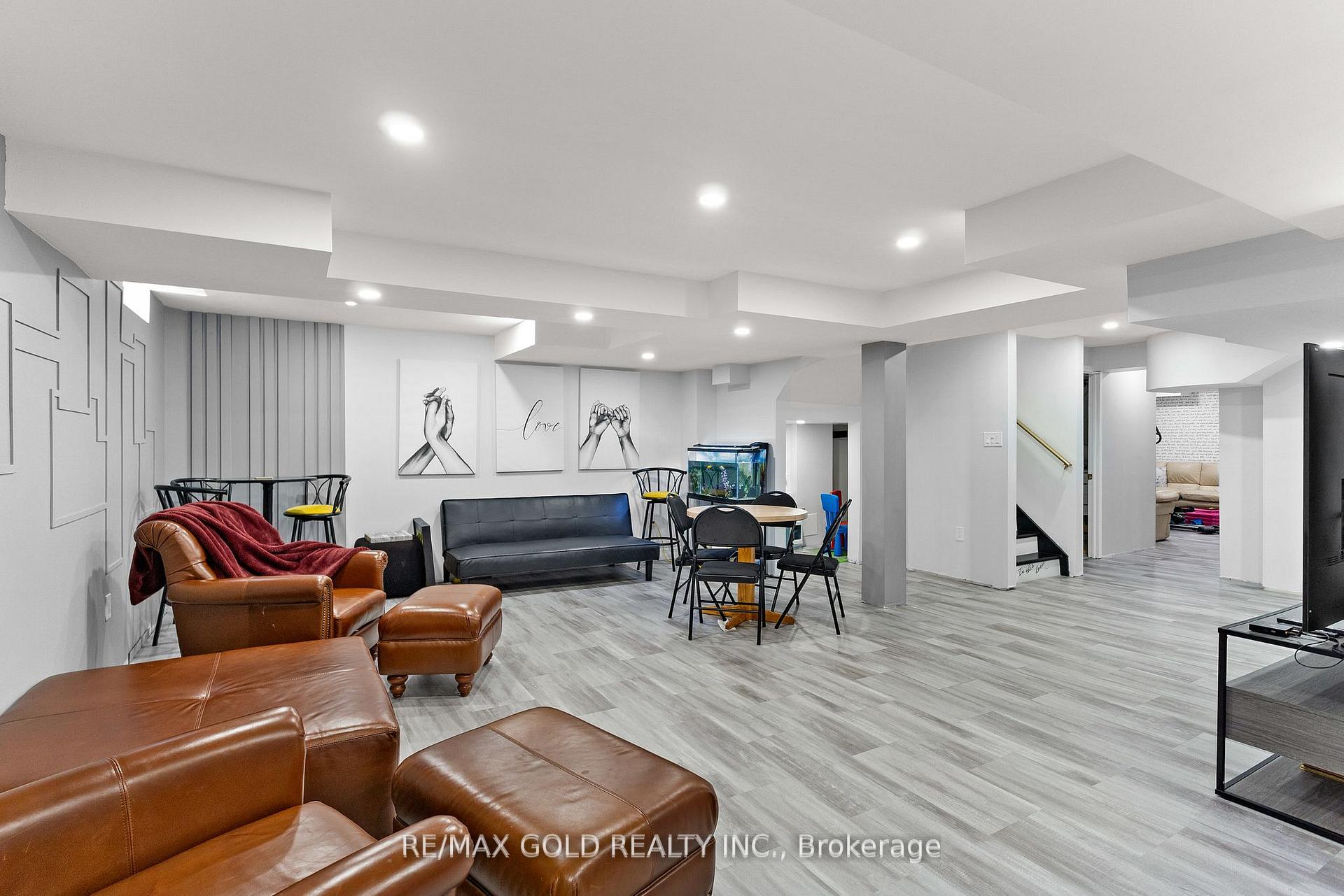 Photo 3 of 7 Powell Drive, Brampton, Sandringham-Wellington — HOMEH