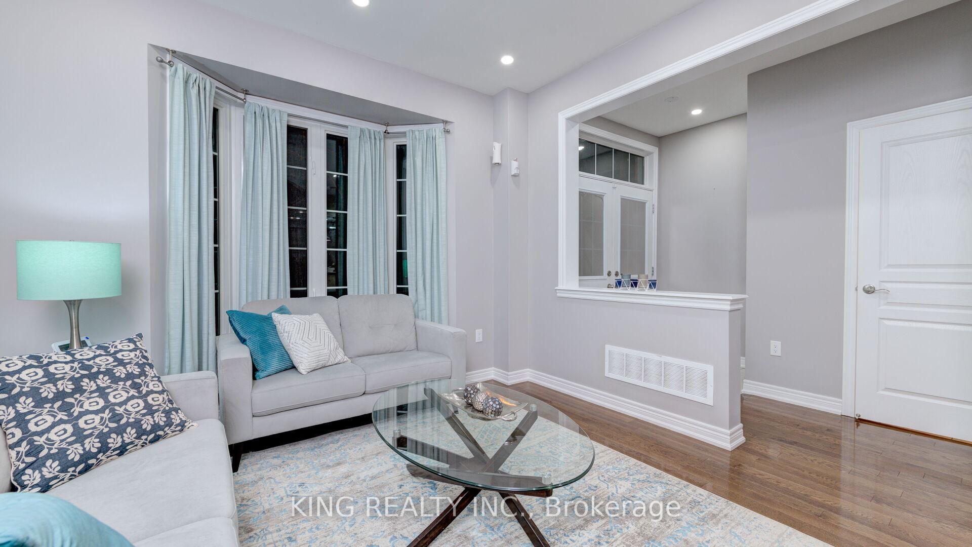 Photo 3 of 56 Cranwood Circle, Brampton, Credit Valley — HOMEH
