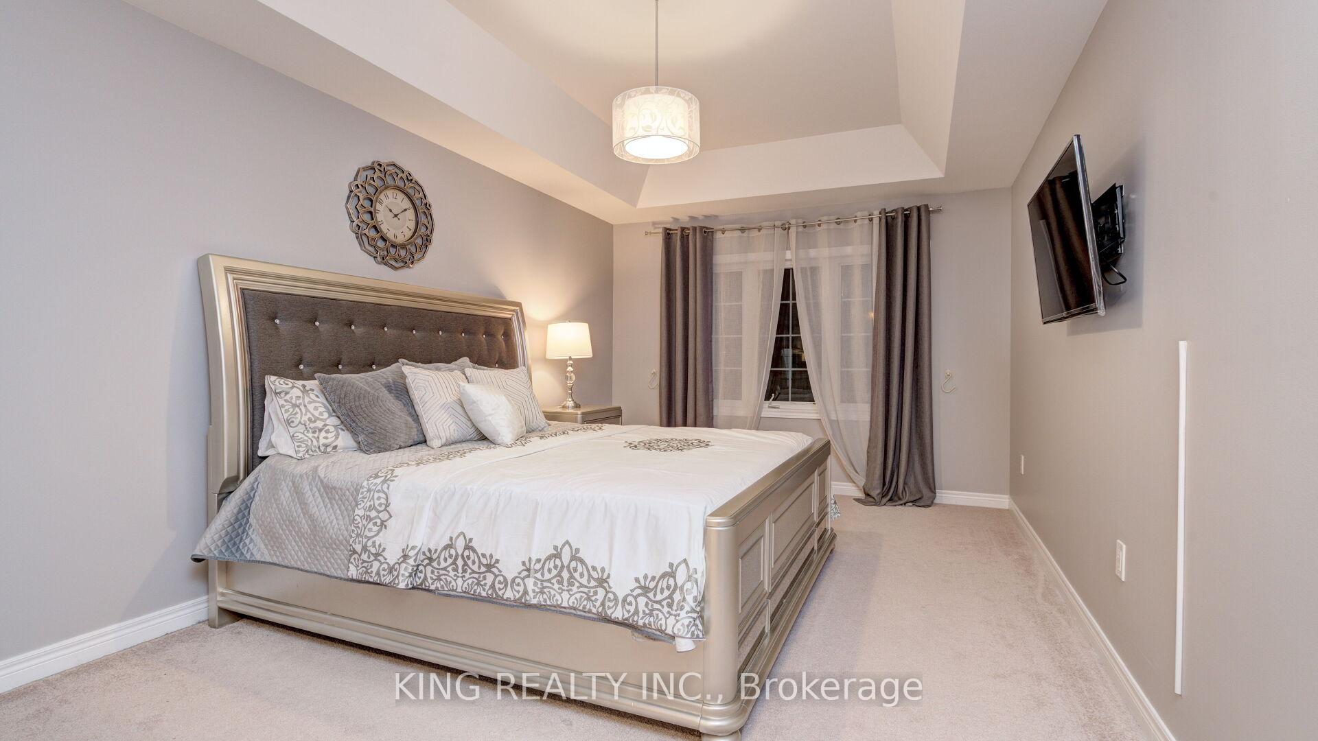Photo 10 of 56 Cranwood Circle, Brampton, Credit Valley — HOMEH