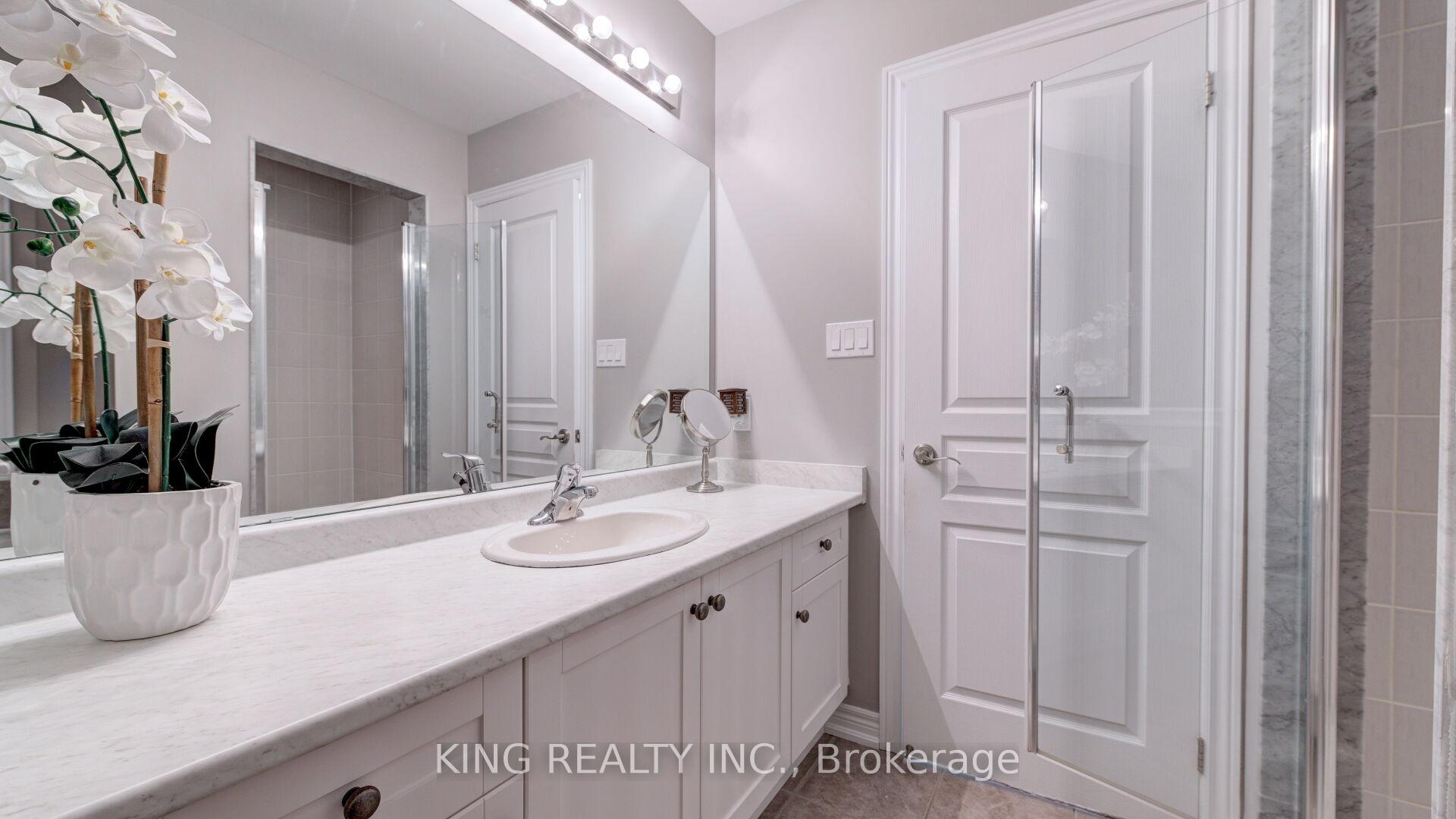 Photo 12 of 56 Cranwood Circle, Brampton, Credit Valley — HOMEH