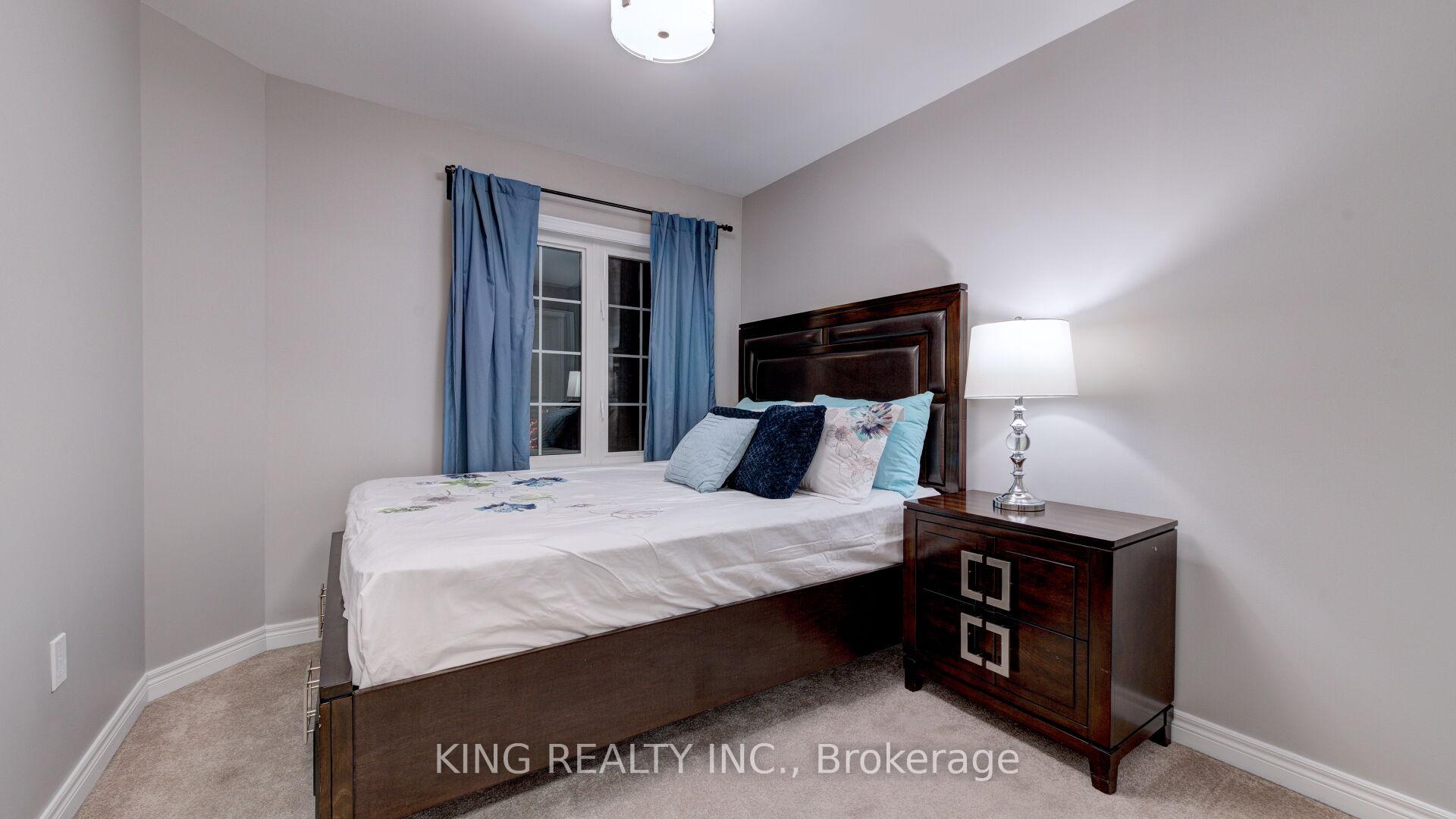 Photo 13 of 56 Cranwood Circle, Brampton, Credit Valley — HOMEH