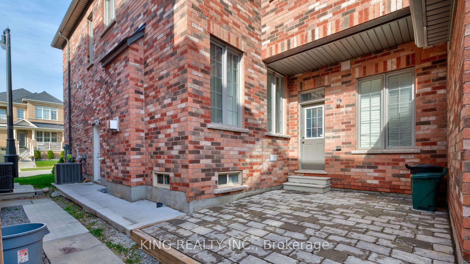 Photo 17 of 56 Cranwood Circle, Brampton, Credit Valley — HOMEH