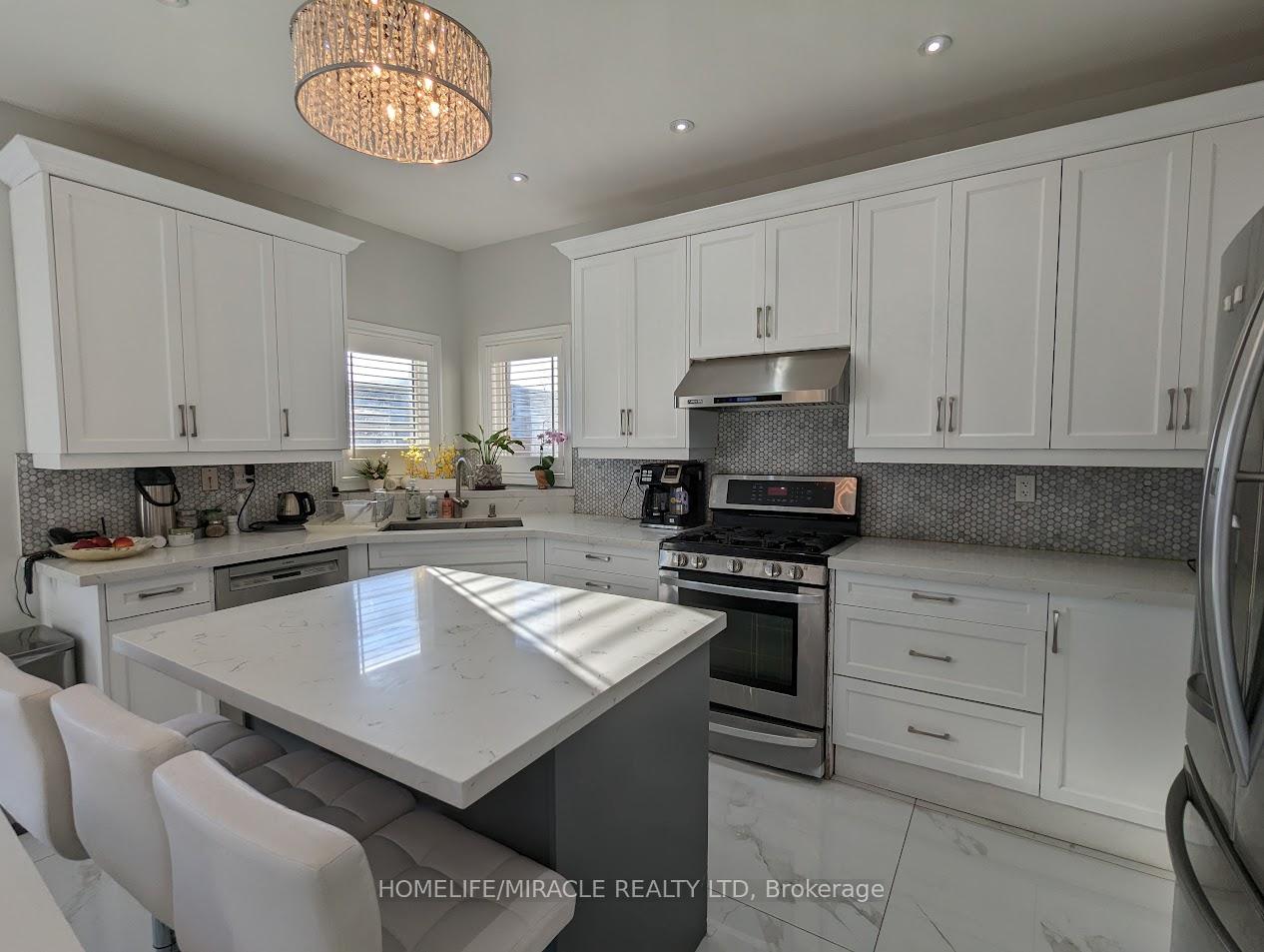 Photo 3 of 194 Don Minaker Drive, Brampton, Bram East — HOMEH