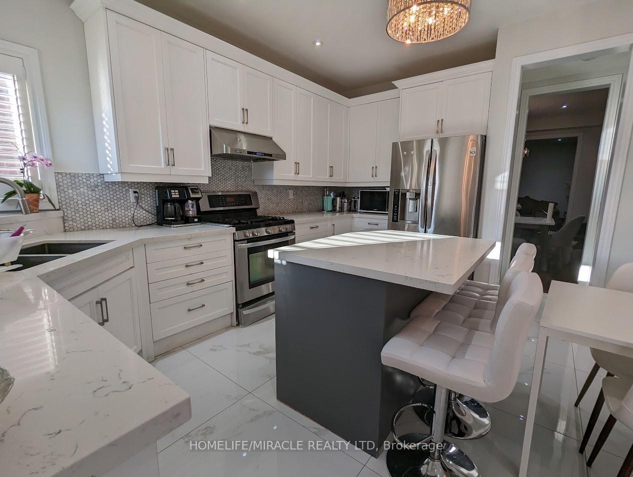 Photo 13 of 194 Don Minaker Drive, Brampton, Bram East — HOMEH
