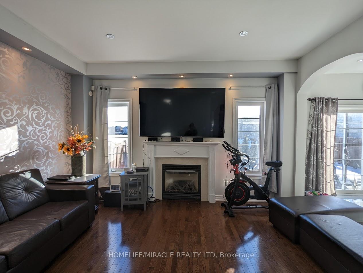 Photo 4 of 194 Don Minaker Drive, Brampton, Bram East — HOMEH