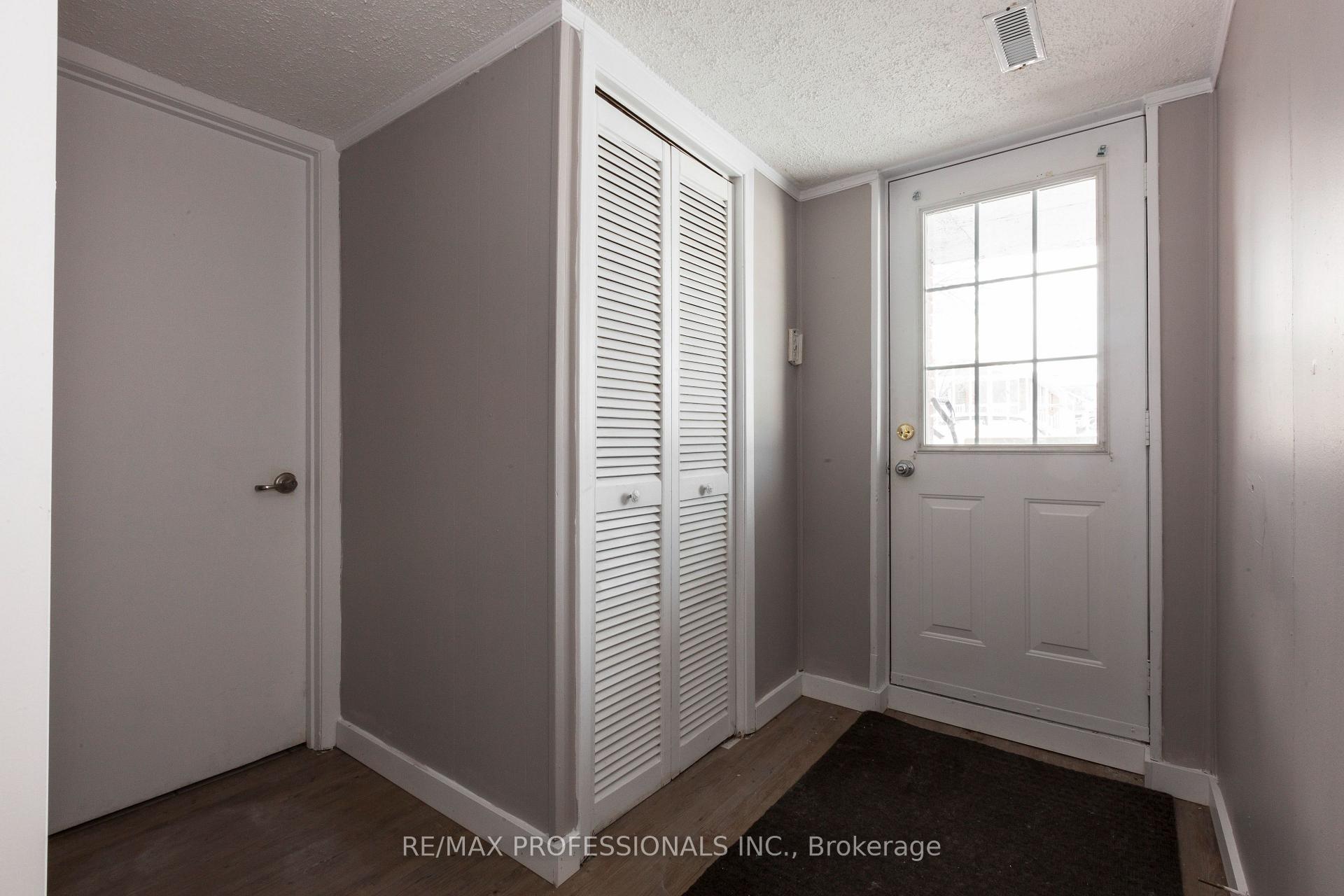 Photo 6 of Unit Lower, 31 Tolton Drive, Brampton, Brampton North — HOMEH