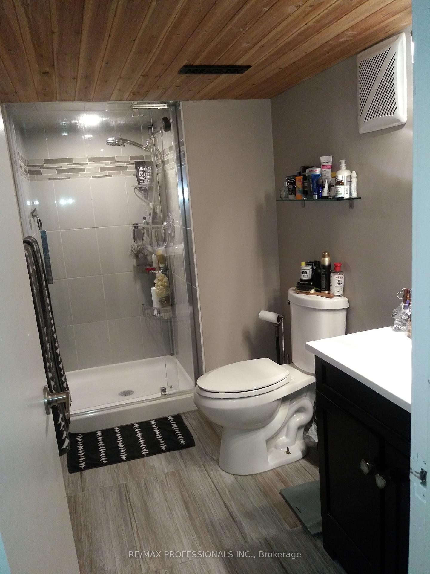 Photo 10 of Unit Lower, 31 Tolton Drive, Brampton, Brampton North — HOMEH