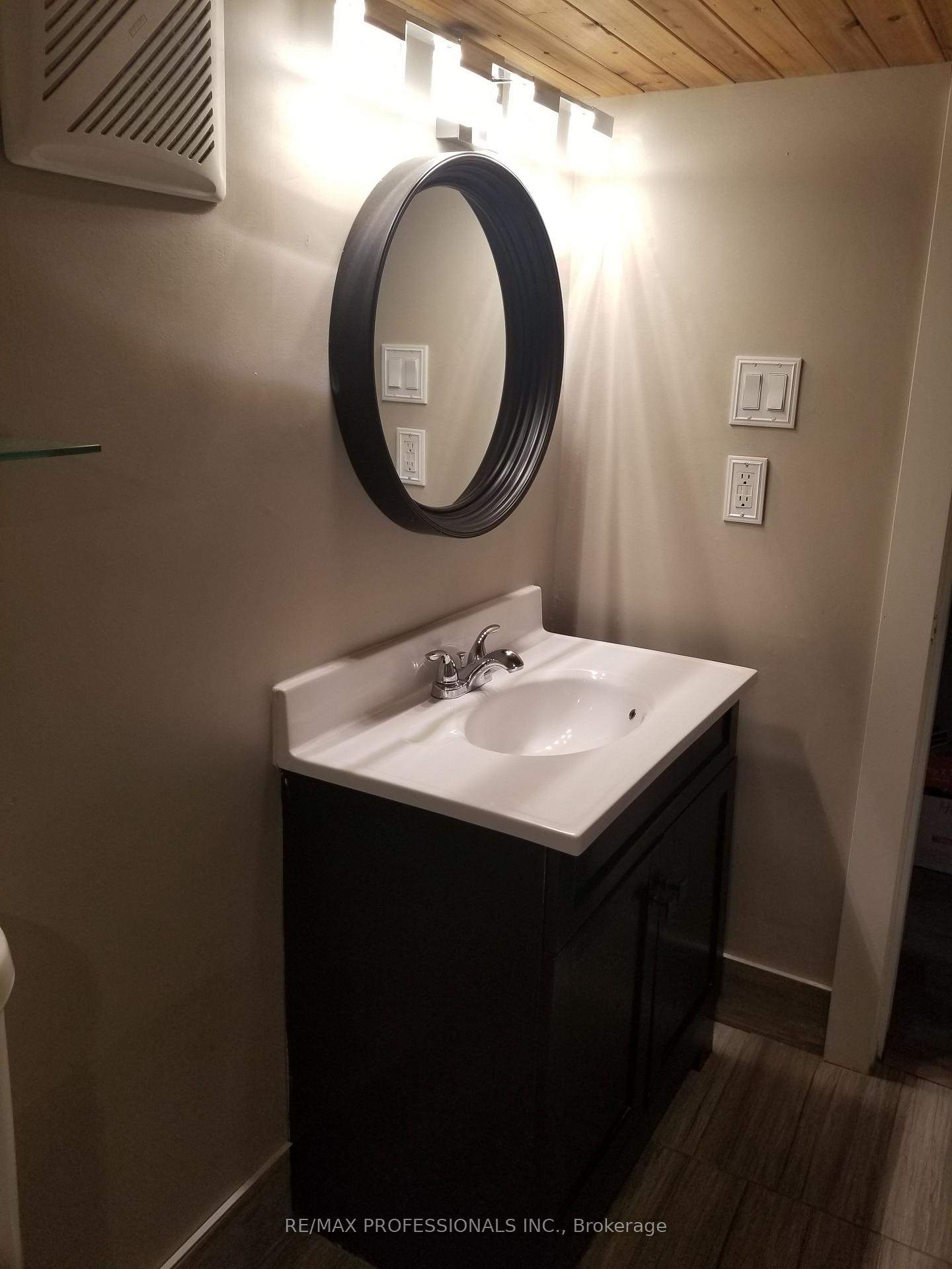 Photo 16 of Unit Lower, 31 Tolton Drive, Brampton, Brampton North — HOMEH