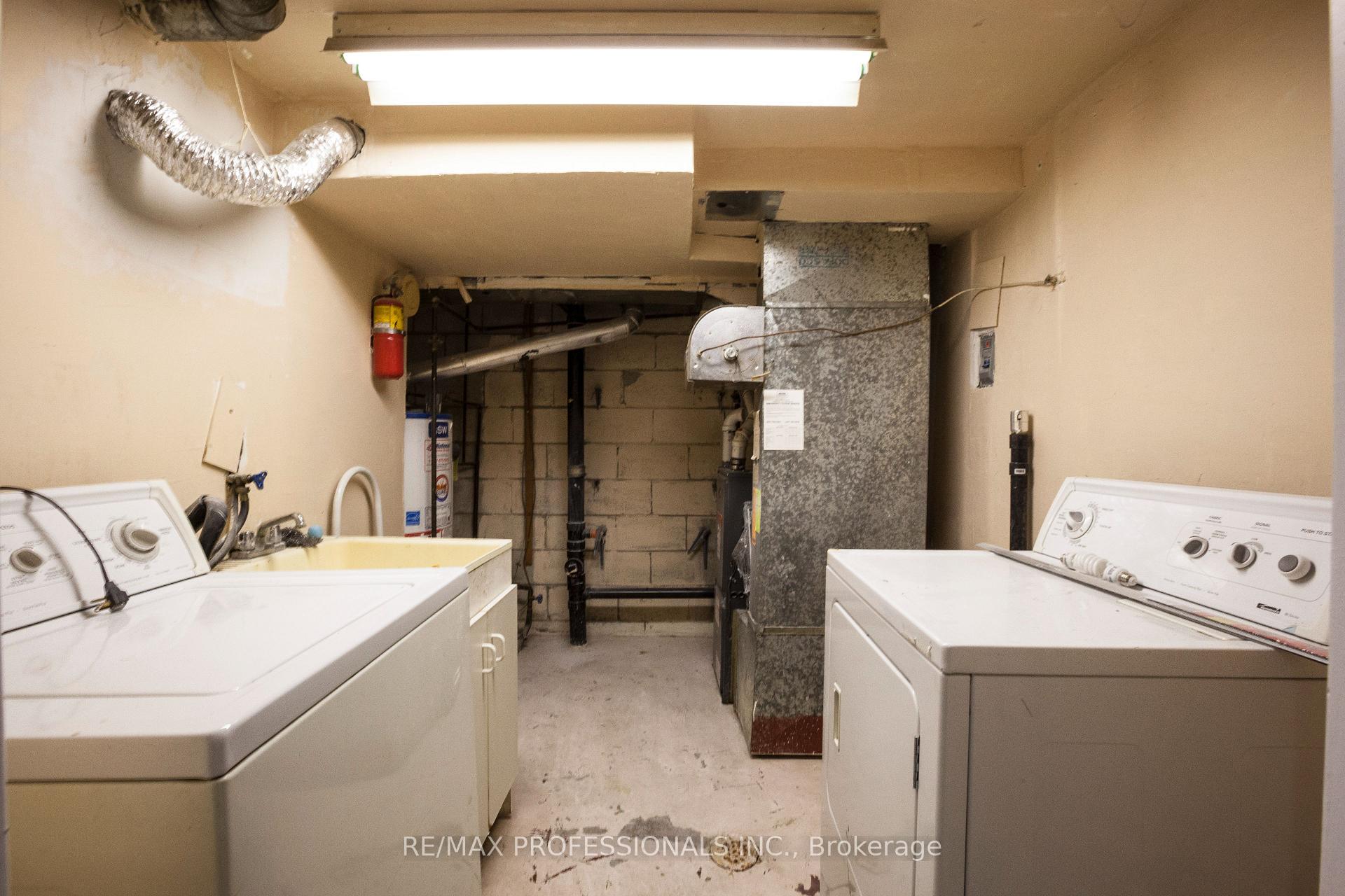 Photo 9 of Unit Lower, 31 Tolton Drive, Brampton, Brampton North — HOMEH