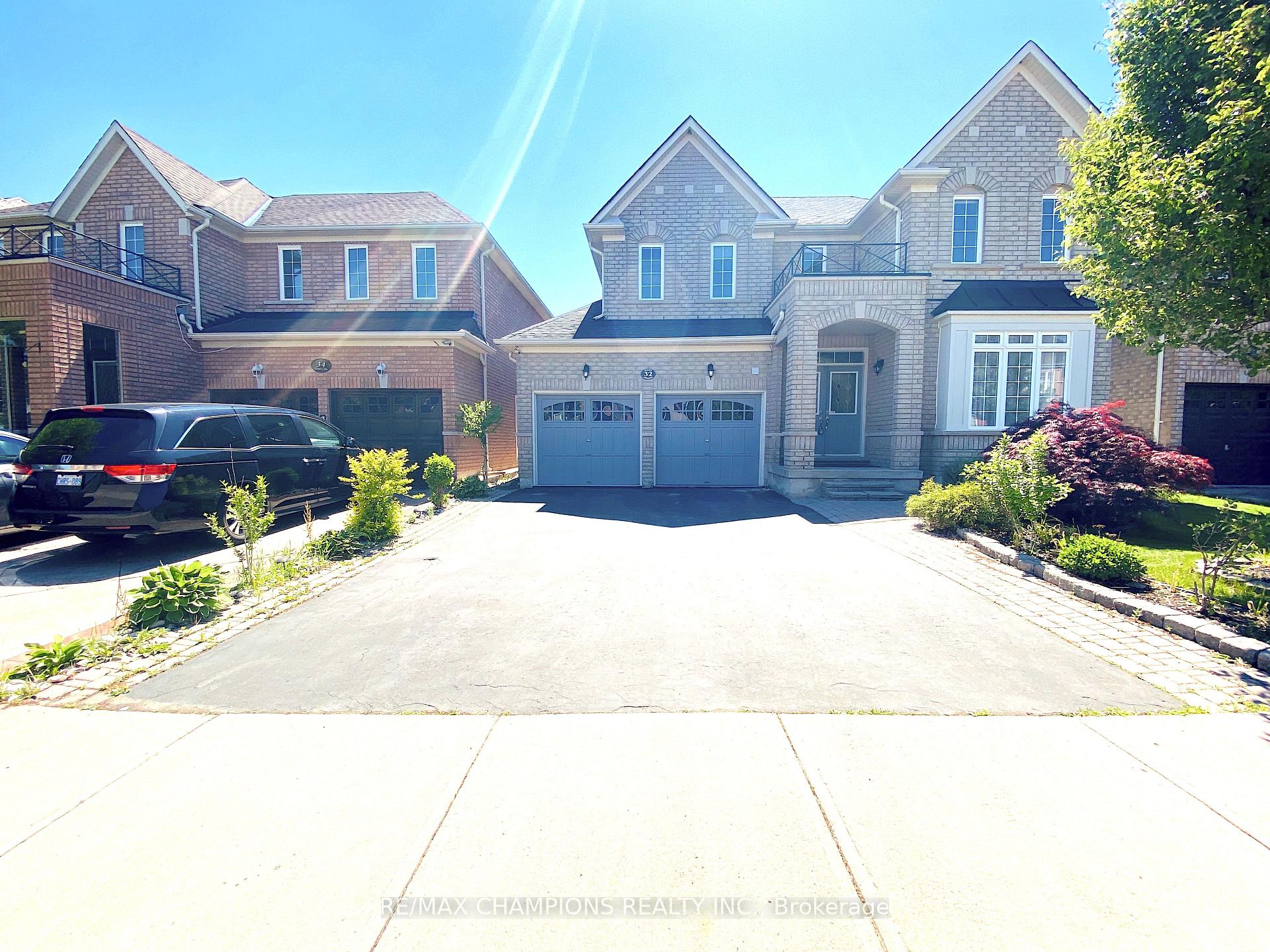 Front of Unit Upper, 32 Vernet Crescent
