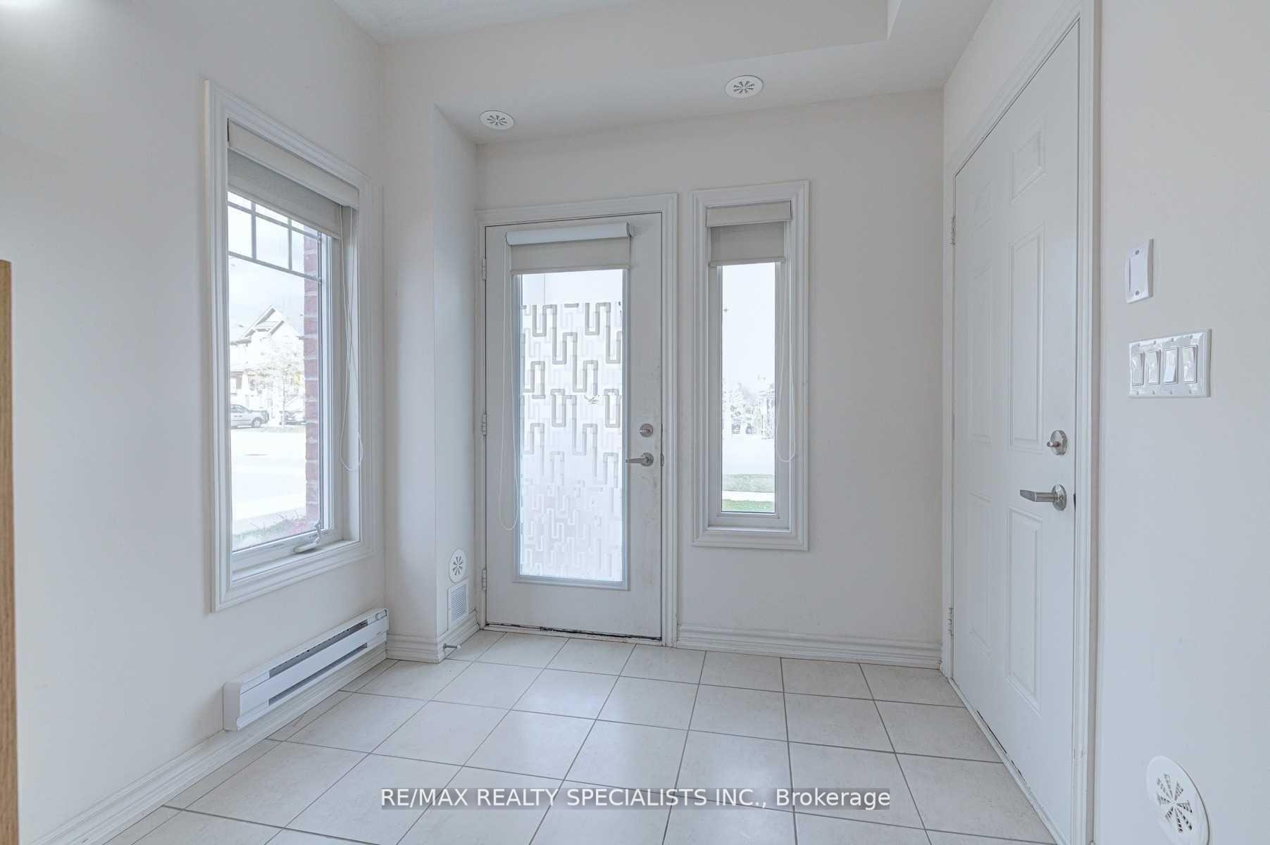 Photo 2 of 44 Sky Harbour Drive, Brampton, Bram West — HOMEH