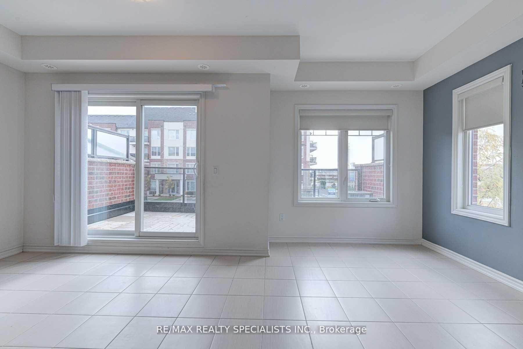 Photo 3 of 44 Sky Harbour Drive, Brampton, Bram West — HOMEH