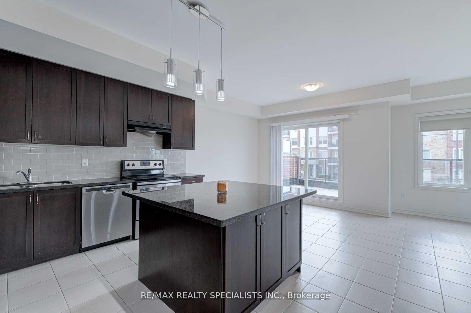 Photo 4 of 44 Sky Harbour Drive, Brampton, Bram West — HOMEH