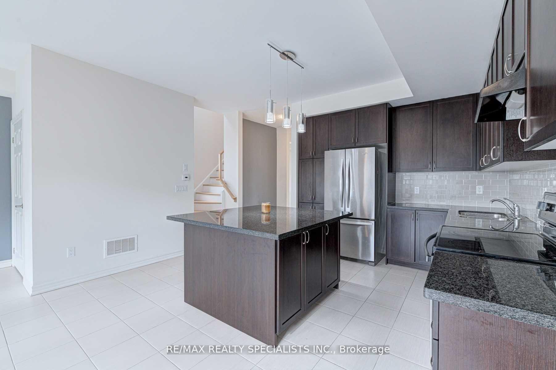 Photo 6 of 44 Sky Harbour Drive, Brampton, Bram West — HOMEH