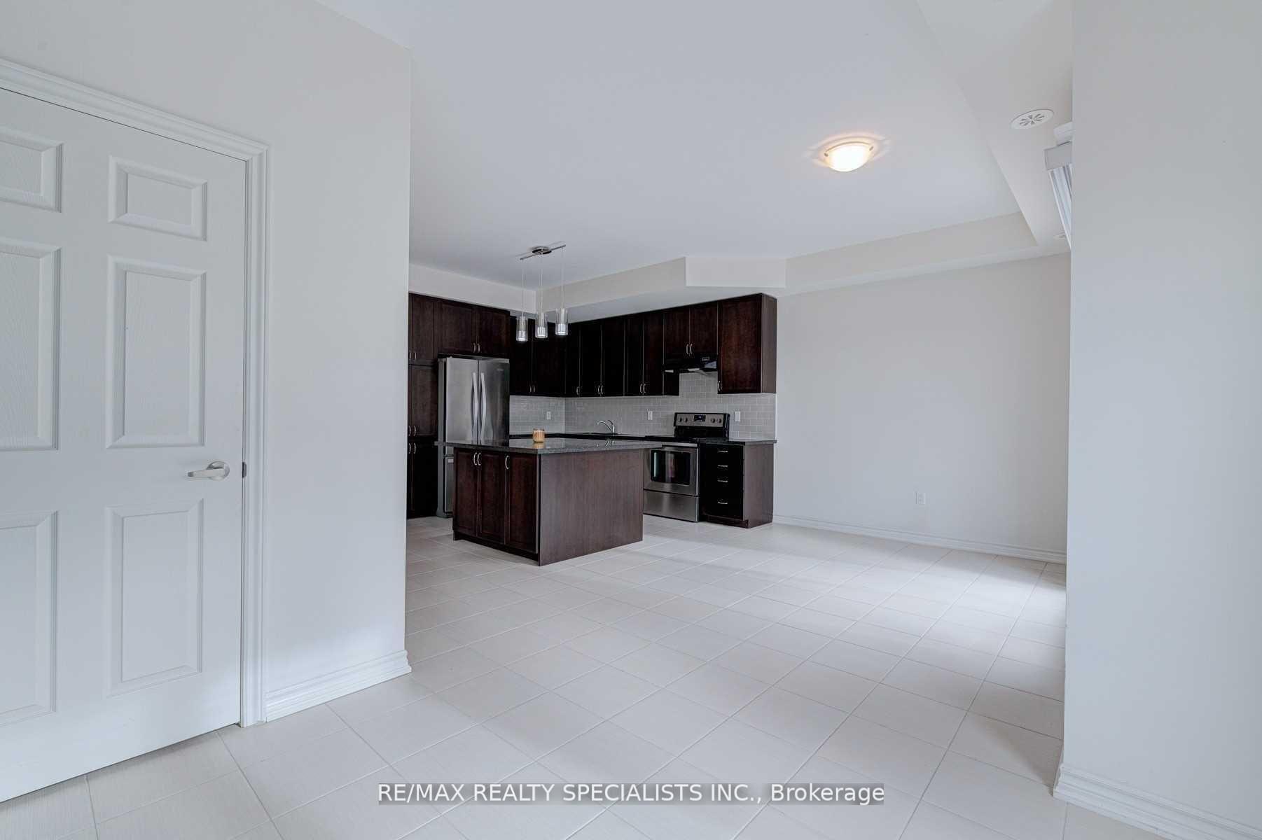Photo 7 of 44 Sky Harbour Drive, Brampton, Bram West — HOMEH