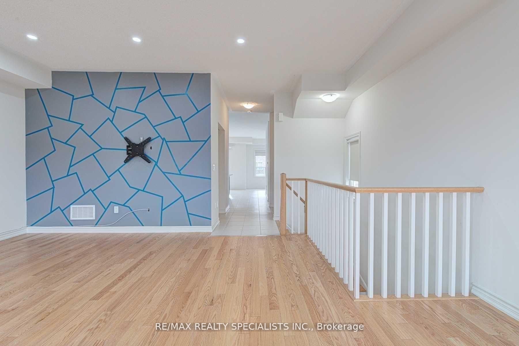 Photo 9 of 44 Sky Harbour Drive, Brampton, Bram West — HOMEH
