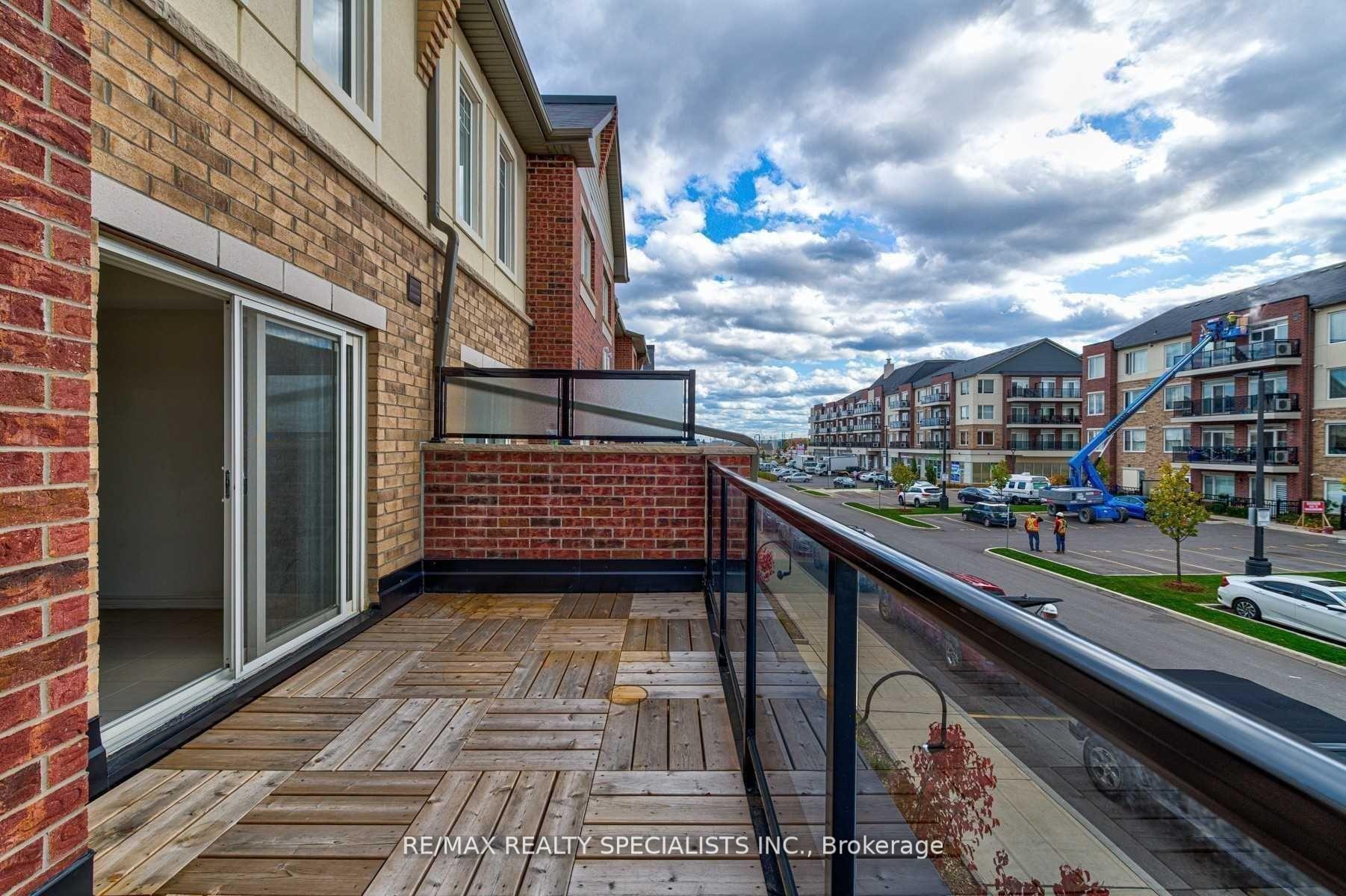 Photo 10 of 44 Sky Harbour Drive, Brampton, Bram West — HOMEH