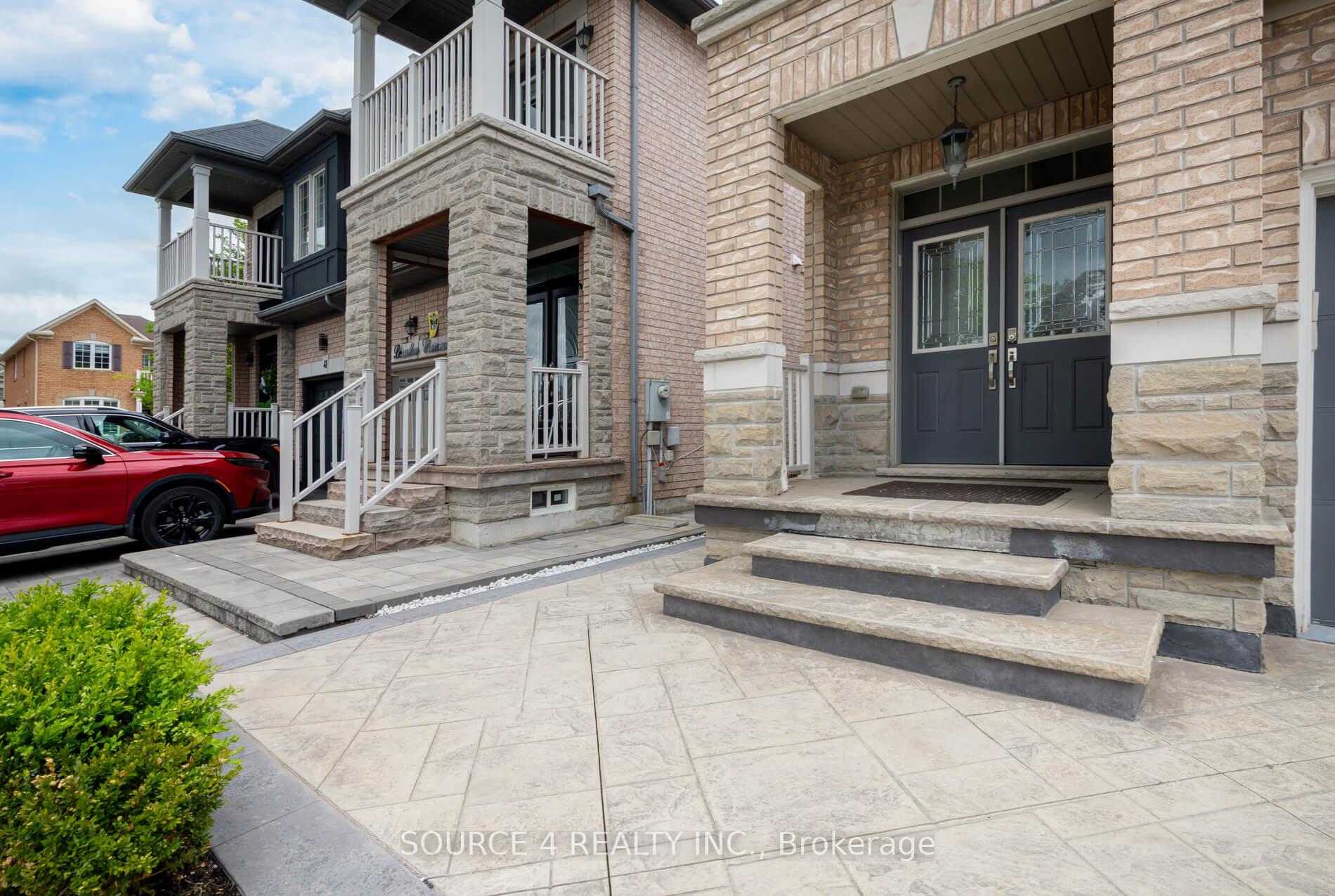 Photo 5 of Unit Upper Level, 45 Lesabre Crescent, Brampton, Bram East — HOMEH