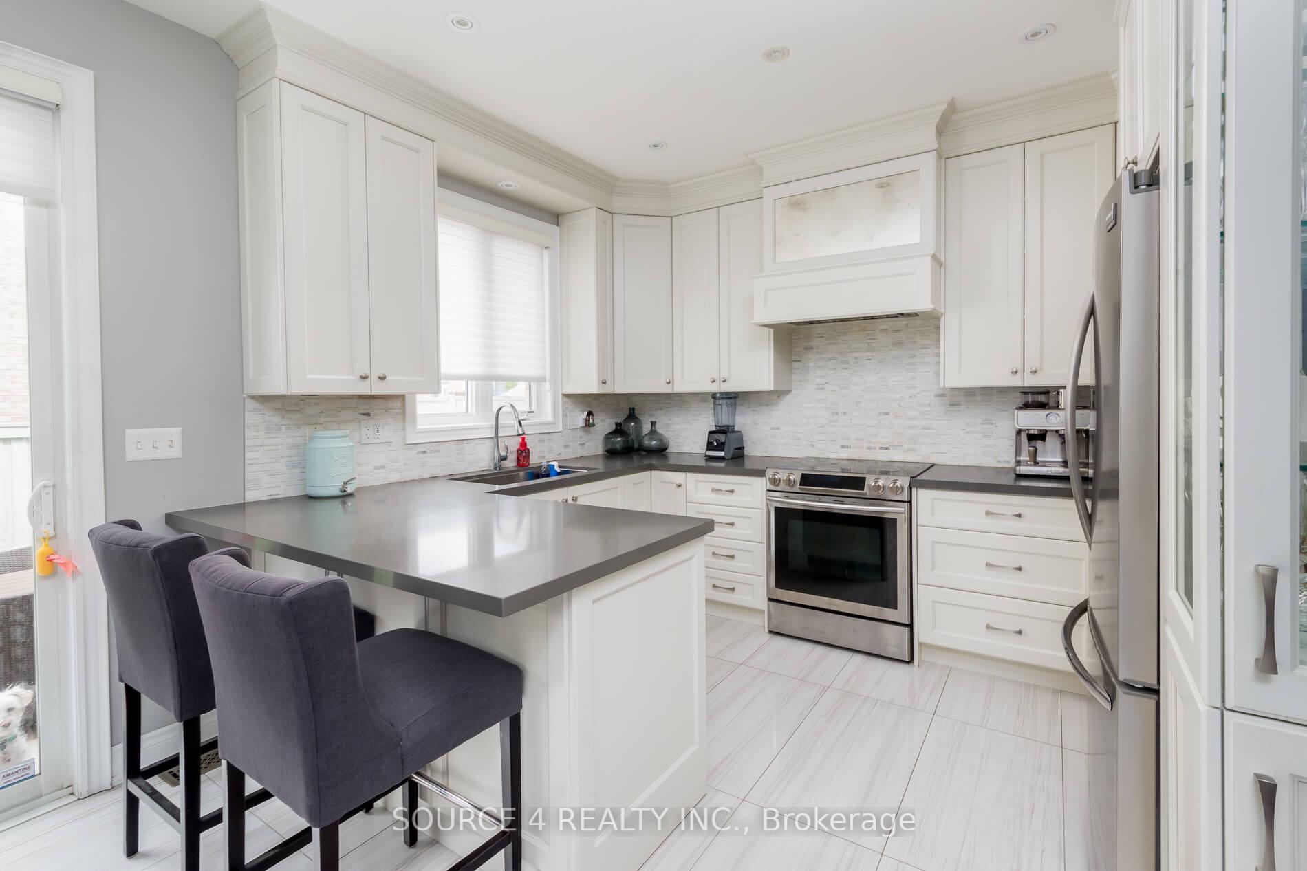 Photo 7 of Unit Upper Level, 45 Lesabre Crescent, Brampton, Bram East — HOMEH
