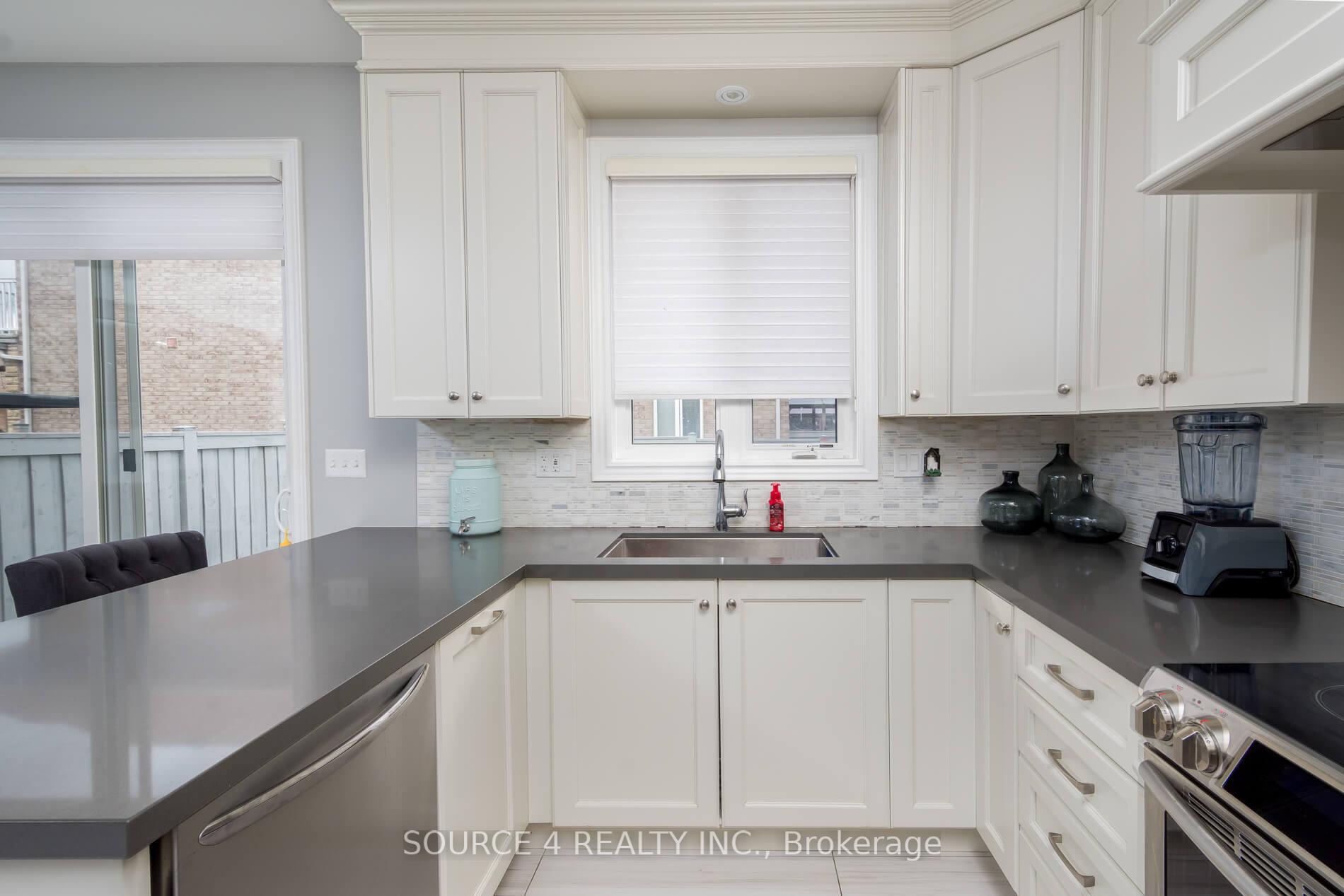 Photo 10 of Unit Upper Level, 45 Lesabre Crescent, Brampton, Bram East — HOMEH