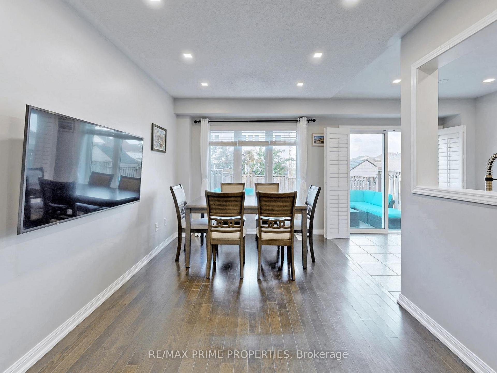 Photo 7 of 5 Dykstra Lane, Clarington, Bowmanville — HOMEH