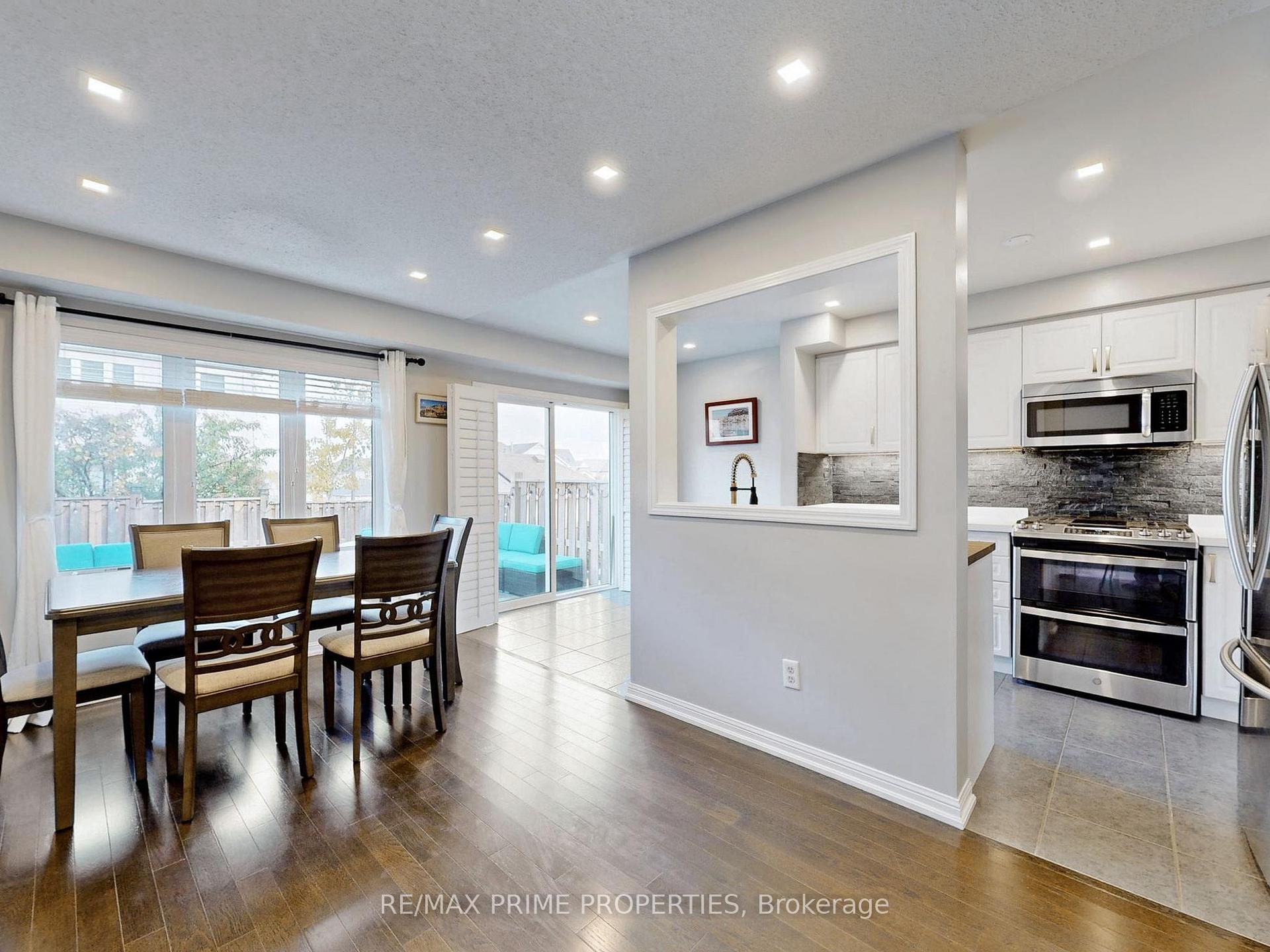 Photo 10 of 5 Dykstra Lane, Clarington, Bowmanville — HOMEH