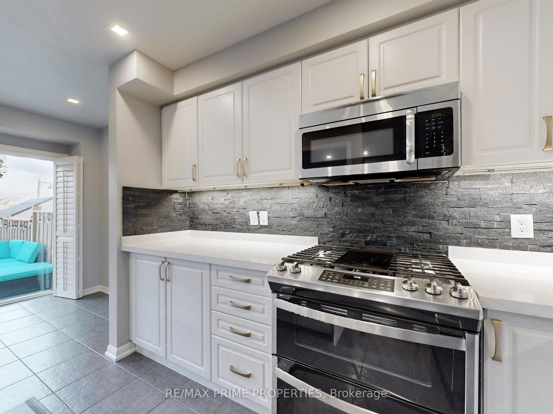 Photo 6 of 5 Dykstra Lane, Clarington, Bowmanville — HOMEH